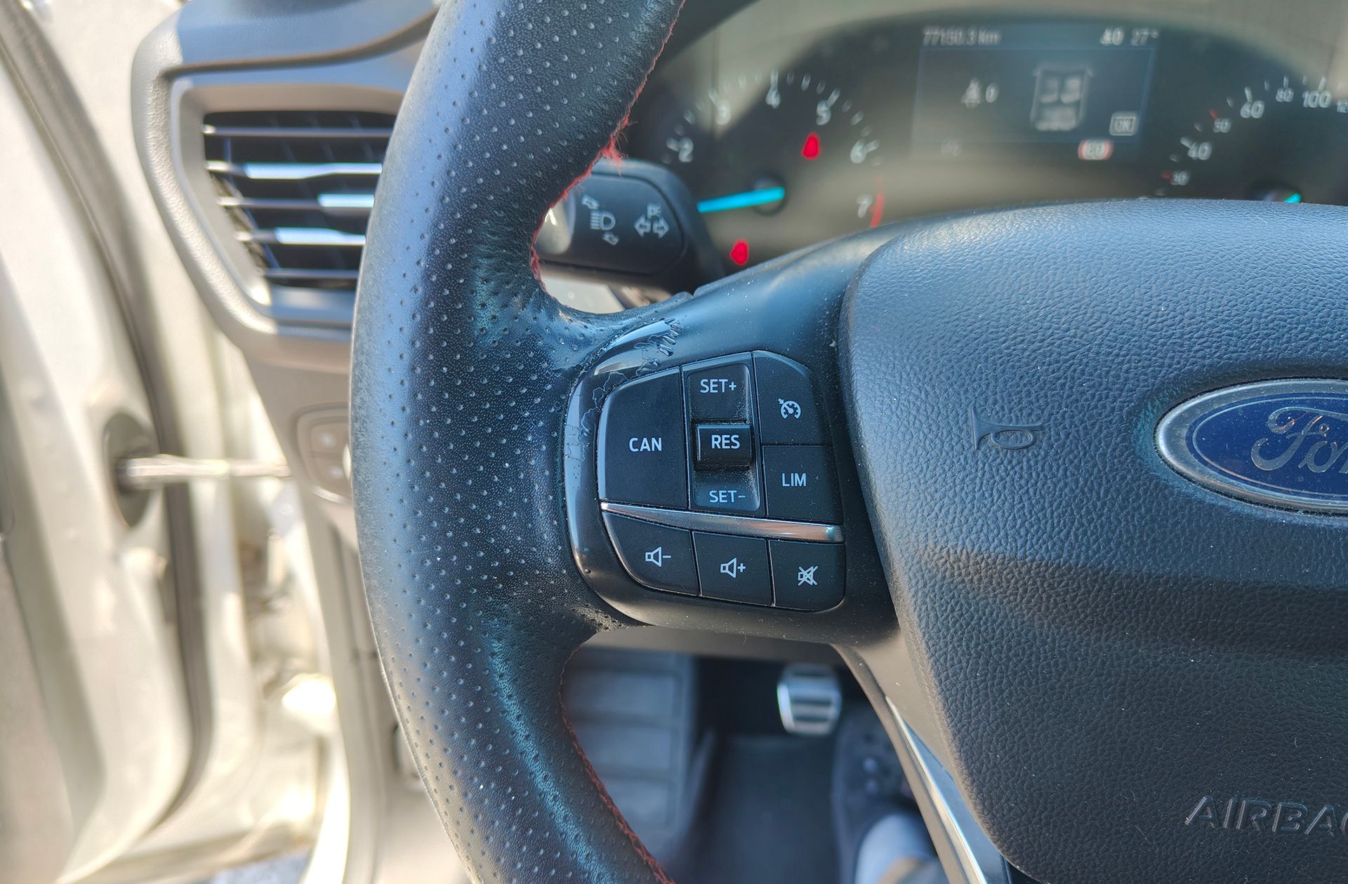Ford Focus SportBreak 1.0 EcoBoost ST-Line - foto 23