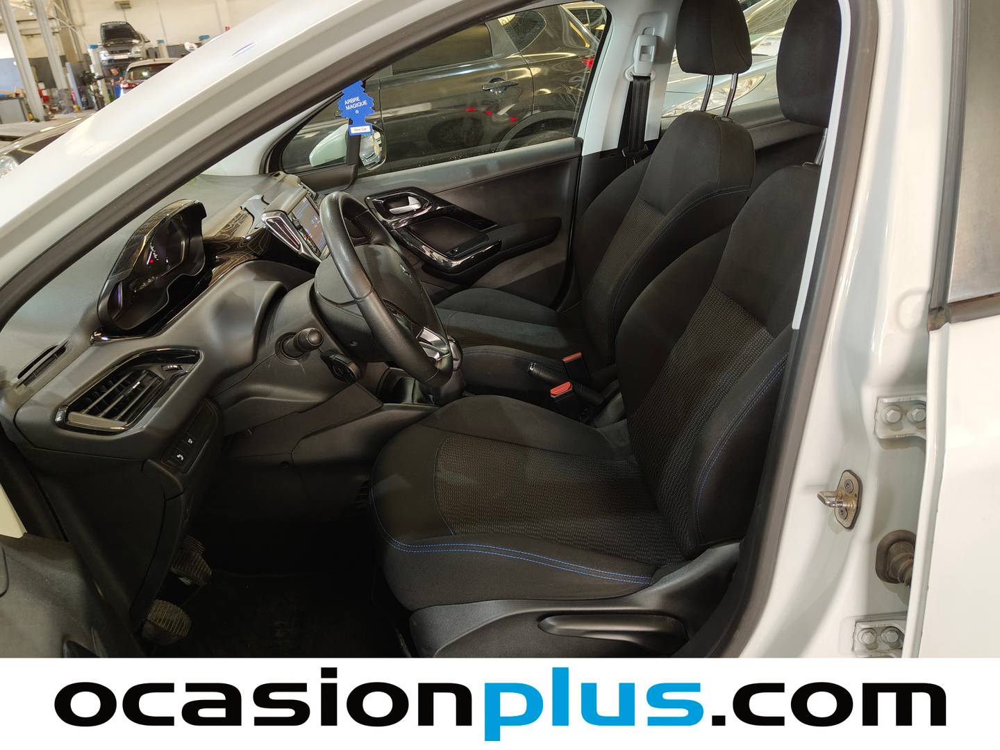 Foto asientos delanteros Peugeot 208 Peugeot 208 PureTech Signature (82 CV)