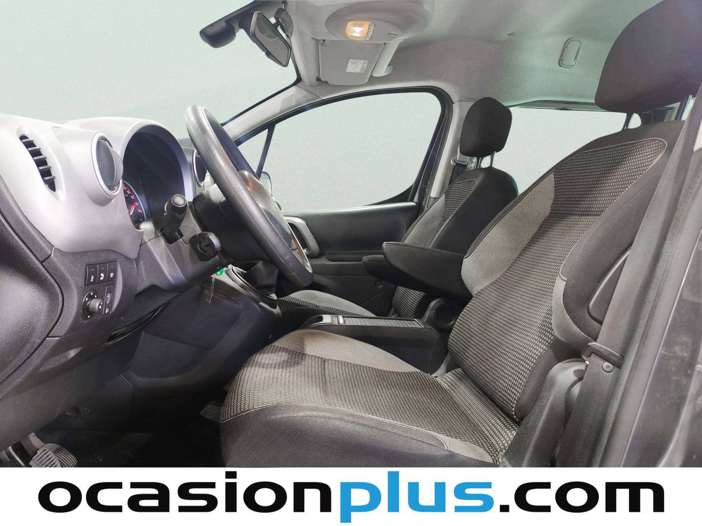 Foto asientos delanteros Peugeot Partner Peugeot Partner Tepee Combi 1.2 PureTech Adventure Edition (110 CV)