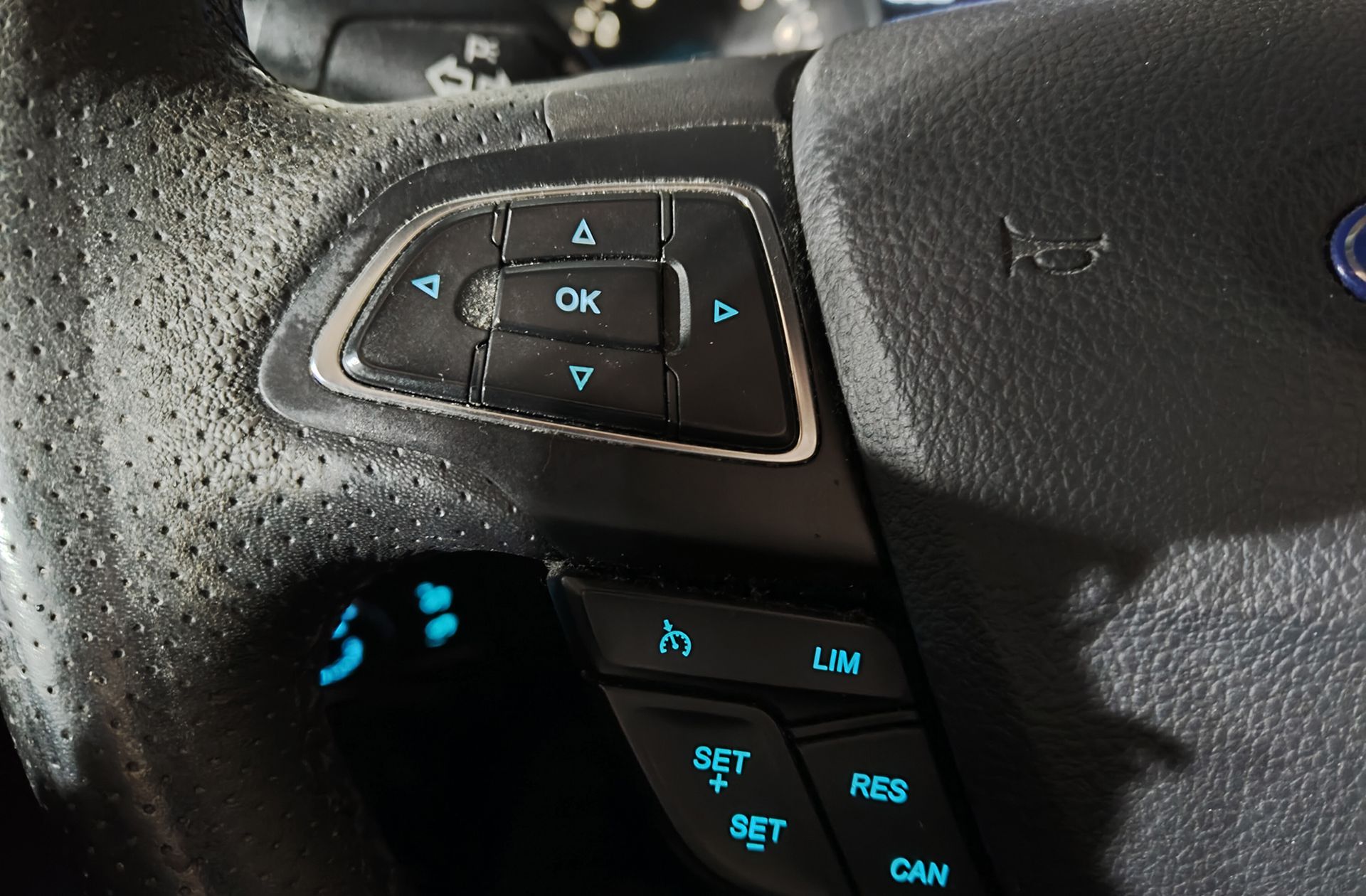 Ford Focus 1.0 EcoBoost ST-Line - foto 25