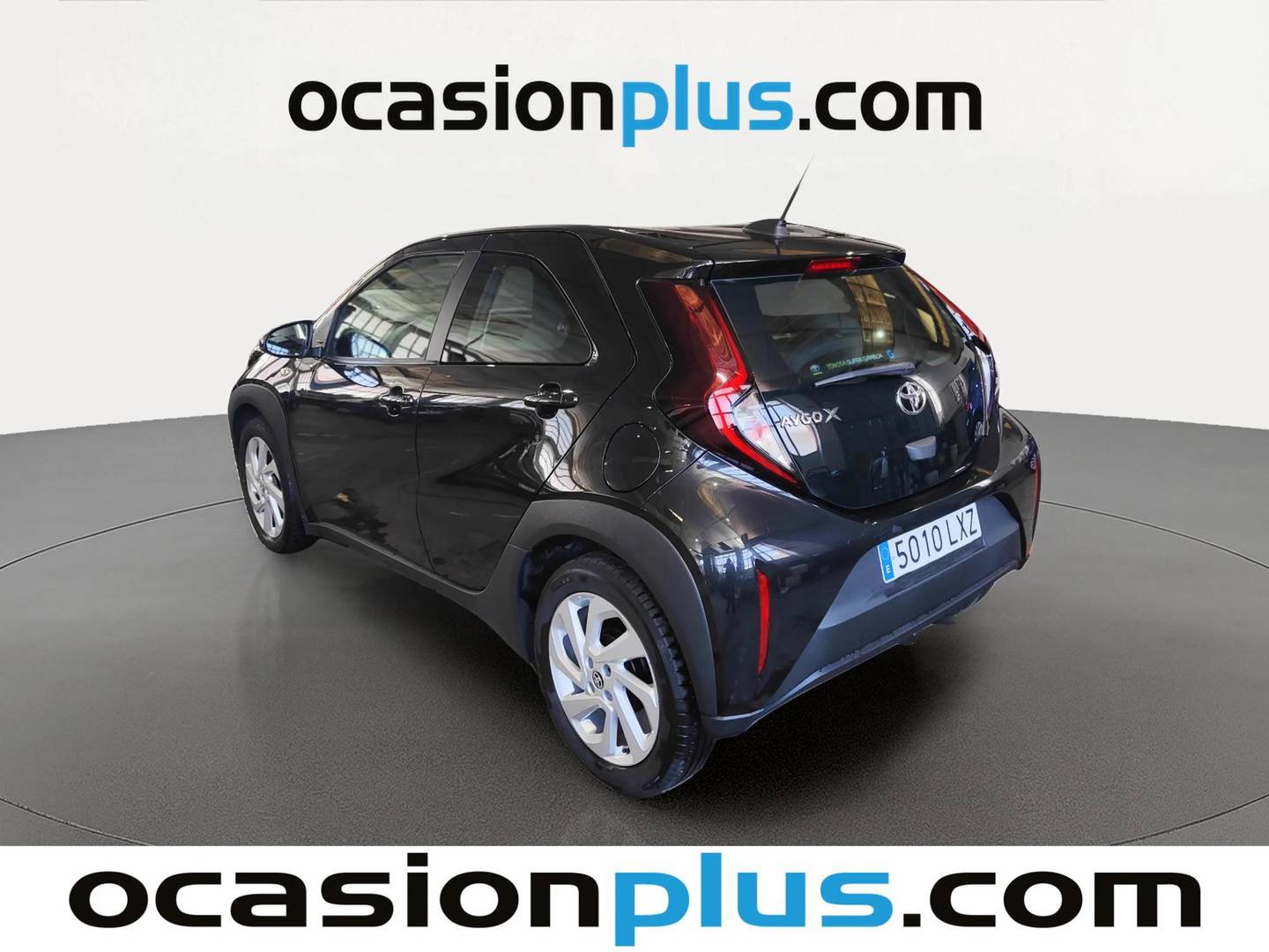Foto trasera Toyota Aygo X Cross Toyota Aygo X Cross 1.0 VVT-I Play (72 CV) izquierda