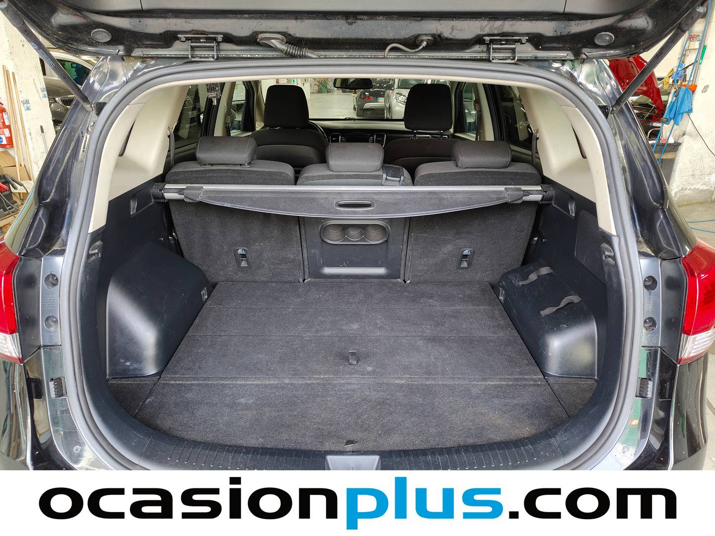 Fotos maletero KIA Carens KIA Carens 1.6 GDi UEFA Euro 2016 Eco-Dynamics  (135 CV)