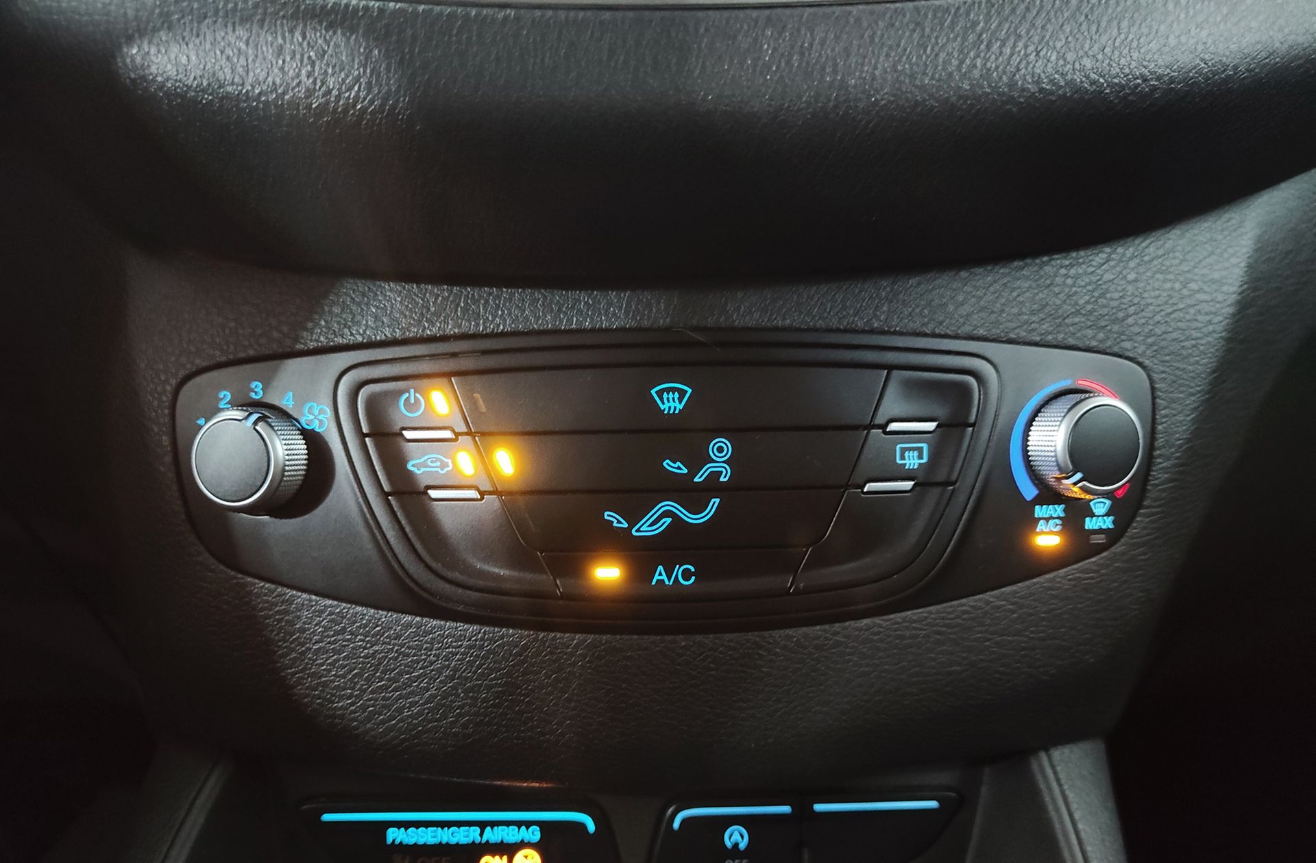 Ford Tourneo Courier 1.0 EcoBoost Trend - foto 27