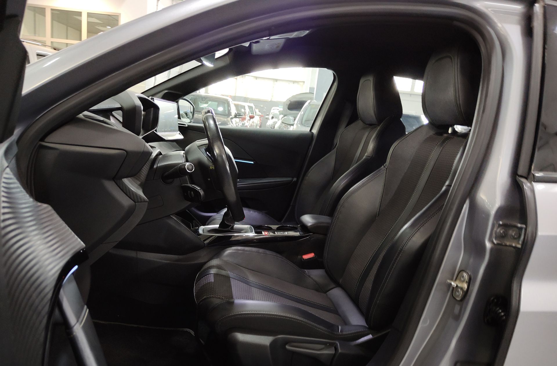 Peugeot 208 PureTech 100 GT - foto 12