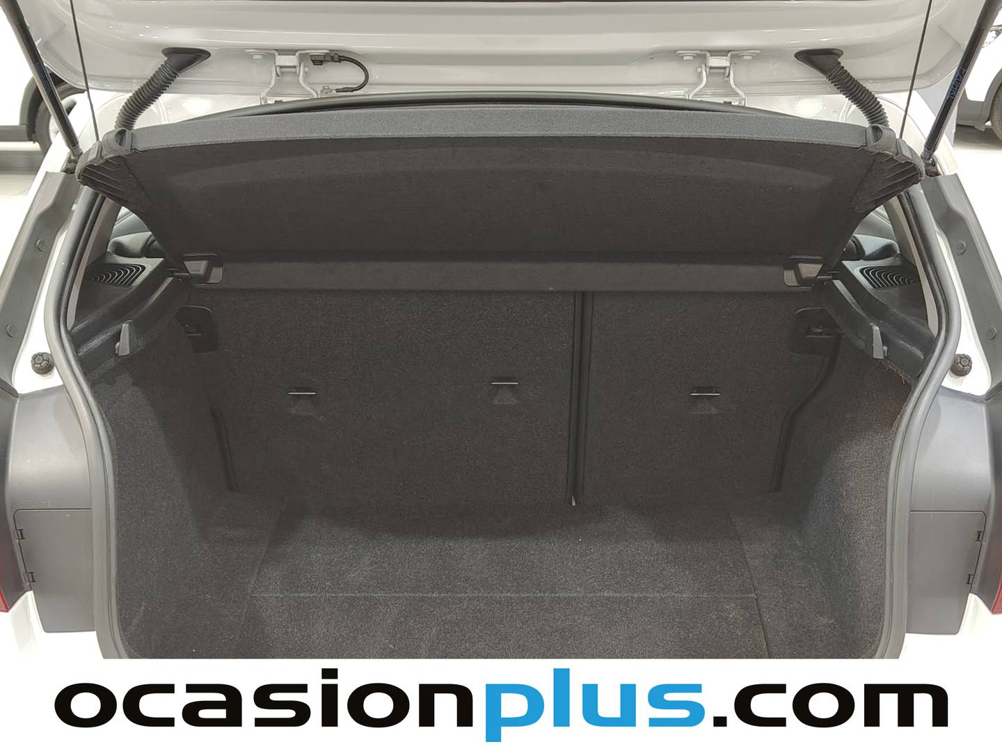 Fotos maletero BMW Serie 1 BMW Serie 1 116i (109 CV)