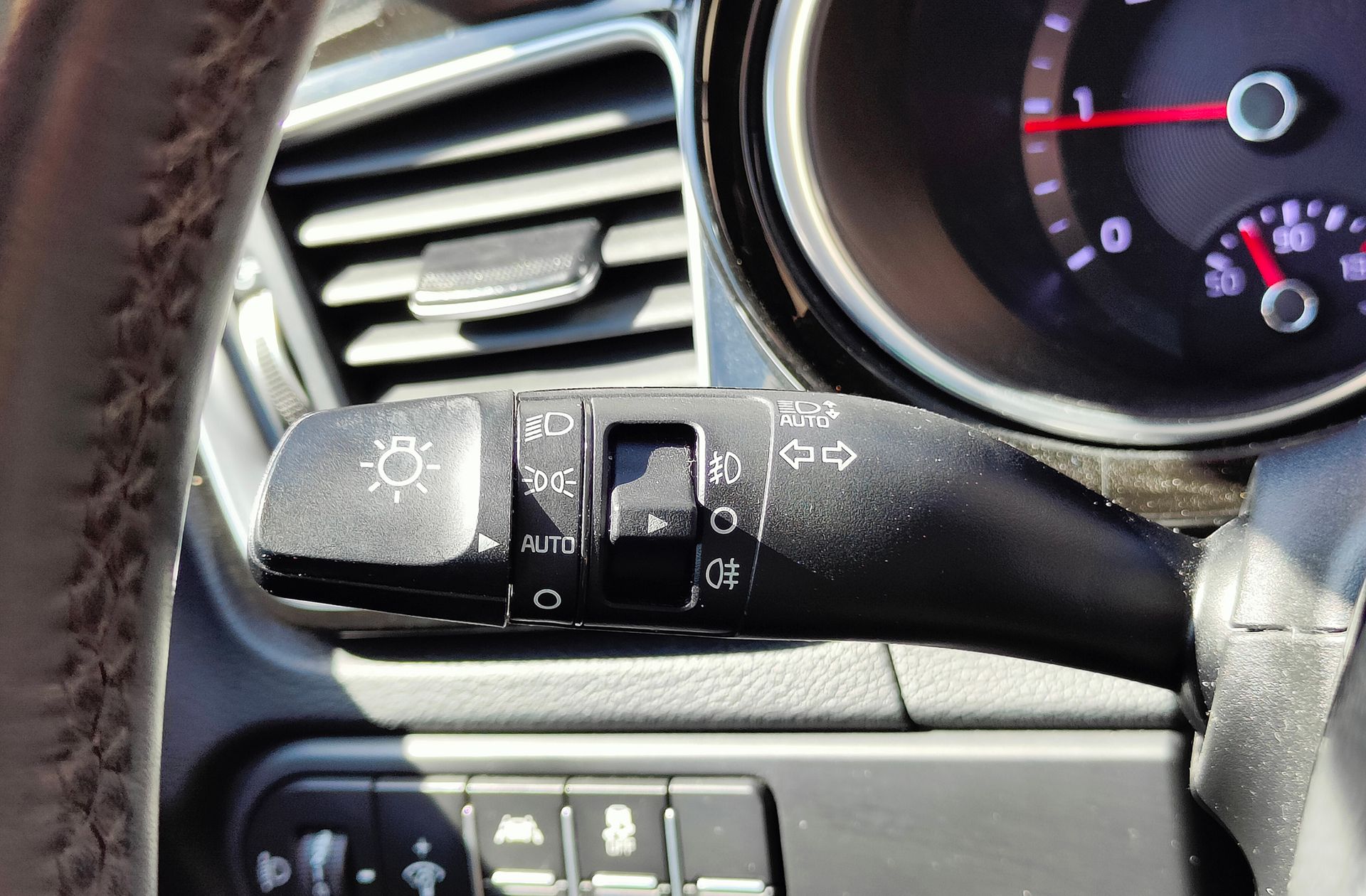 Kia XCeed 1.6 MHEV iMT Tech - foto 30