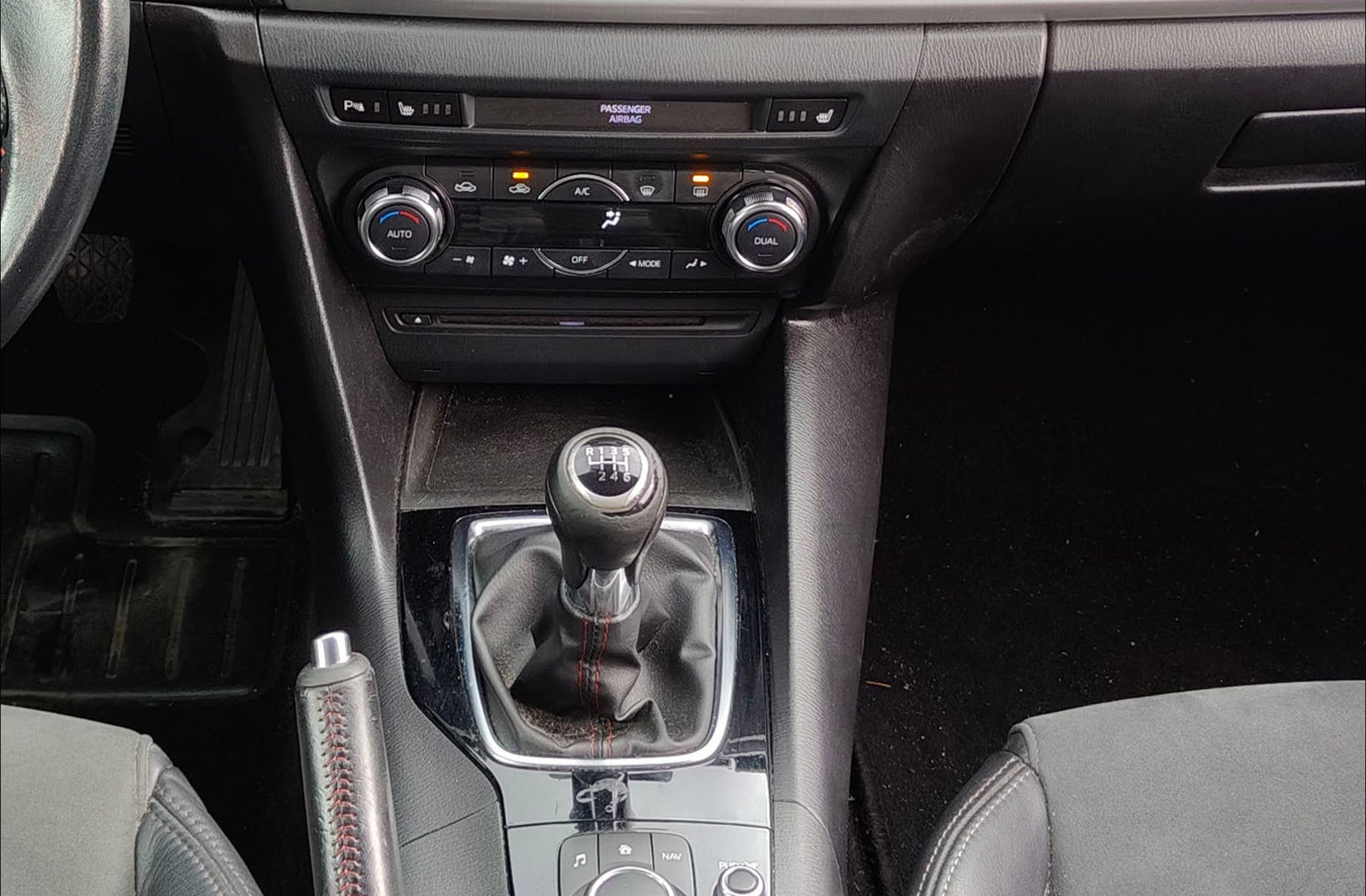 Mazda3 2.0 GE Sedan Luxury - foto 5