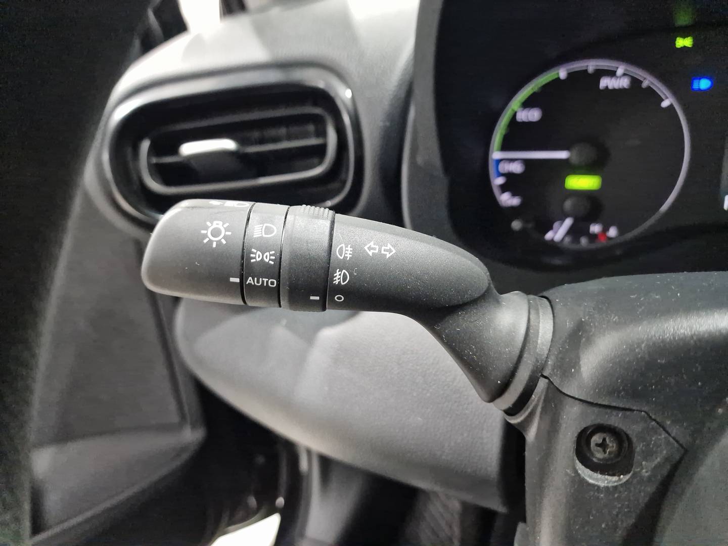 Foto Toyota Yaris Toyota Yaris 120H Business Plus (116 CV)