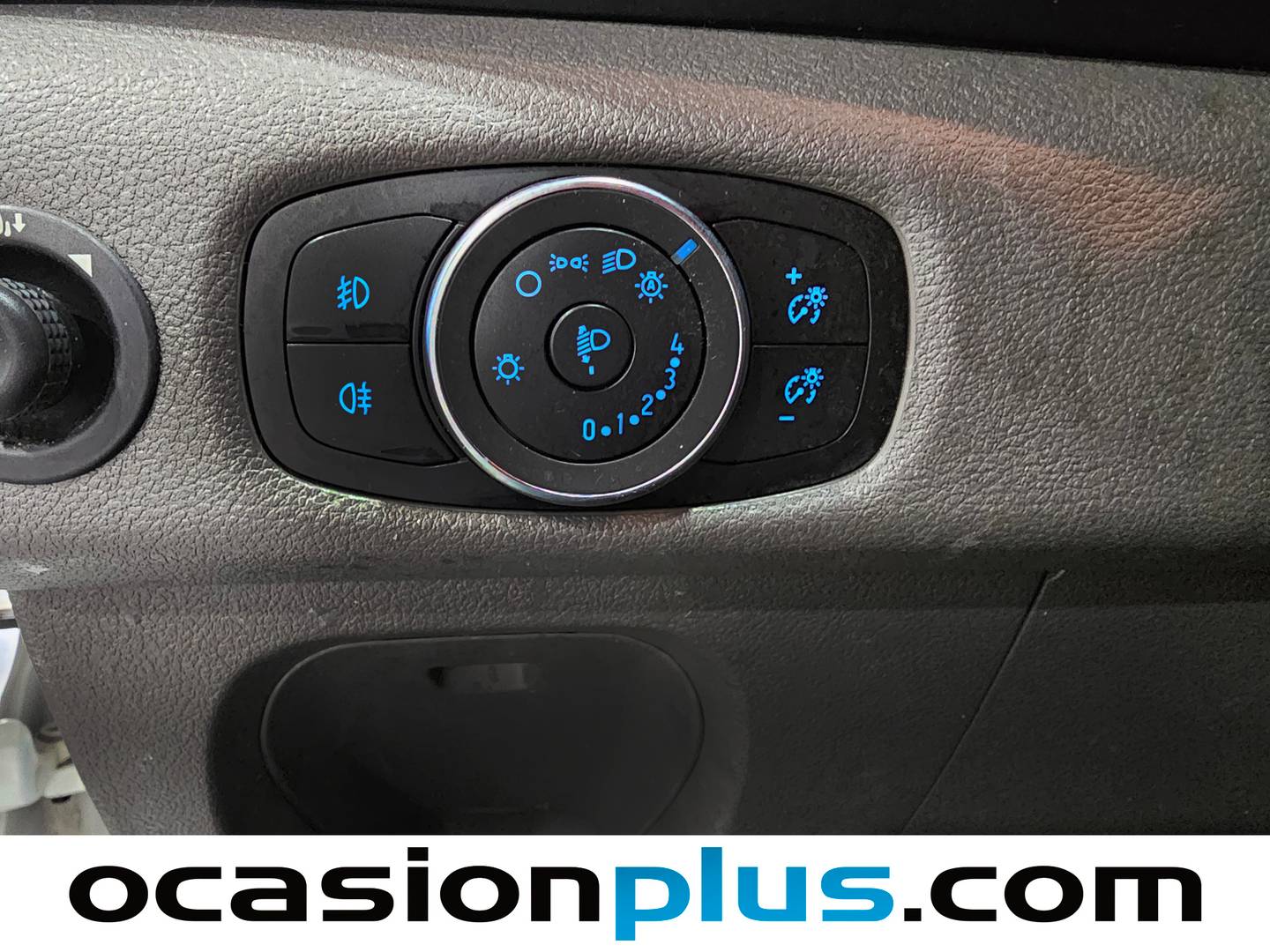 Extras y acabados del Ford Transit Ford Transit Furgon 350 L3H2 Trend (130 CV)