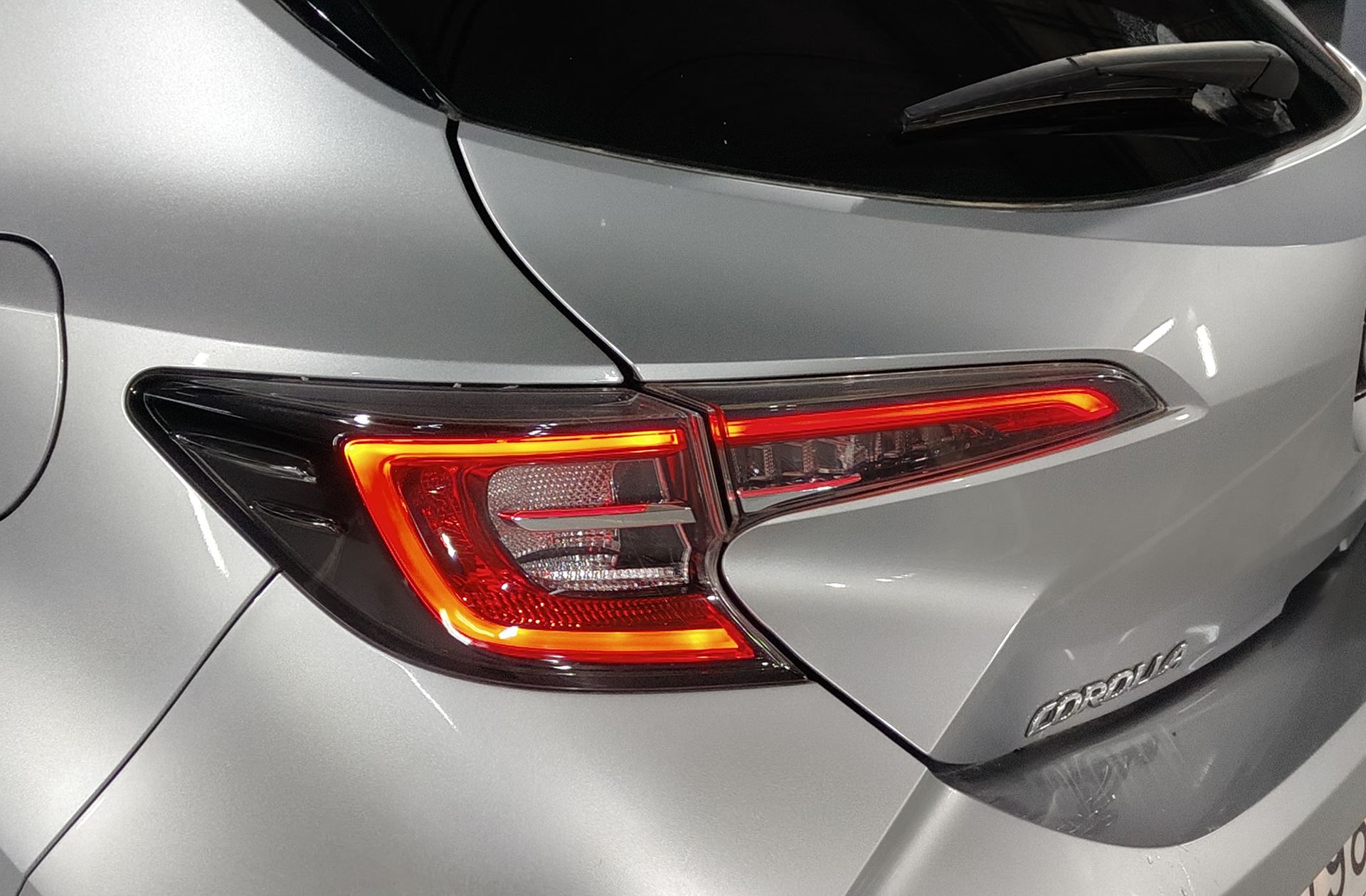 Toyota Corolla 1.8 125H Style E-CVT - foto 19