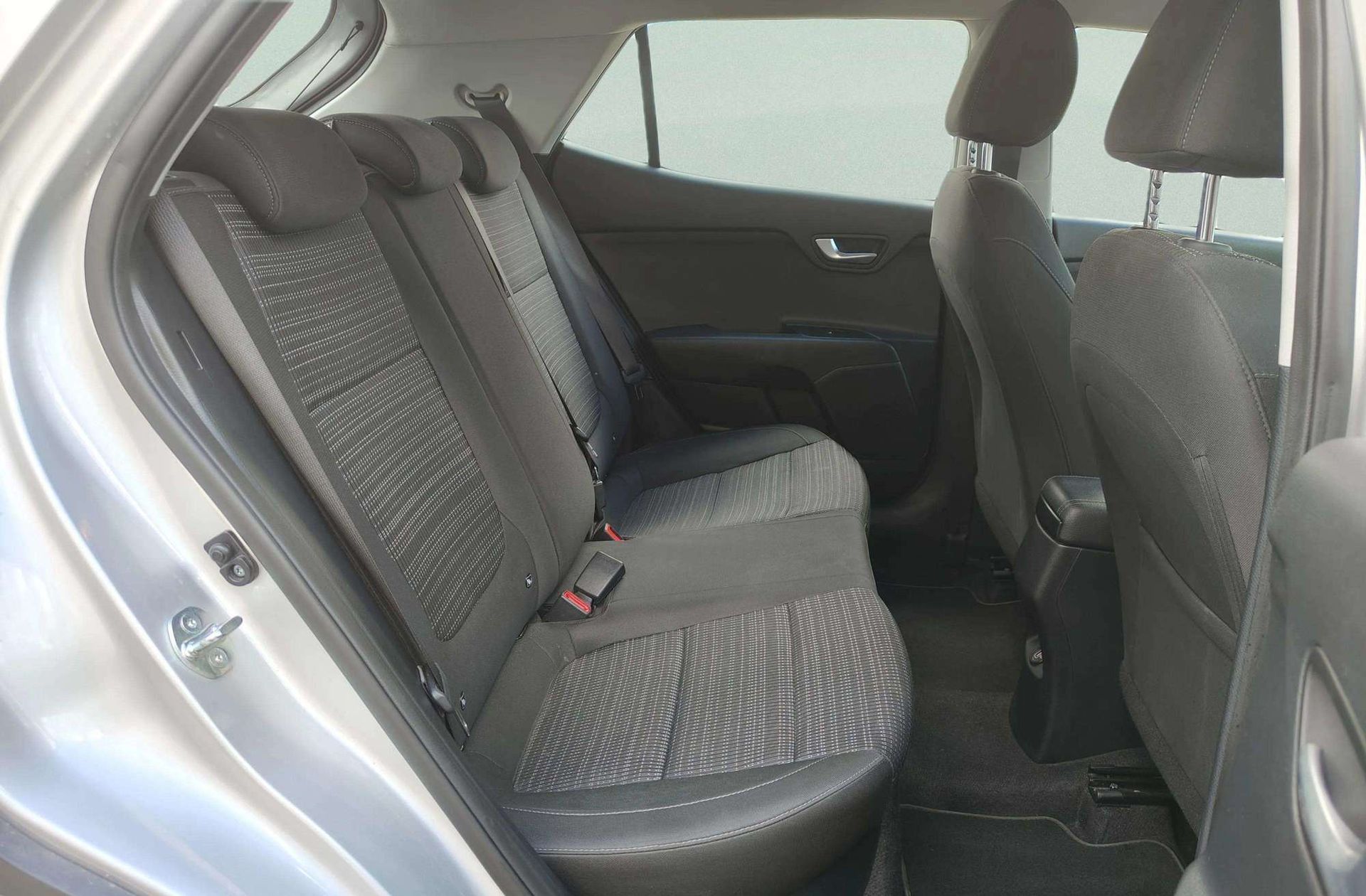 Kia Stonic 1.0 T-GDi MHEV Drive - foto 18