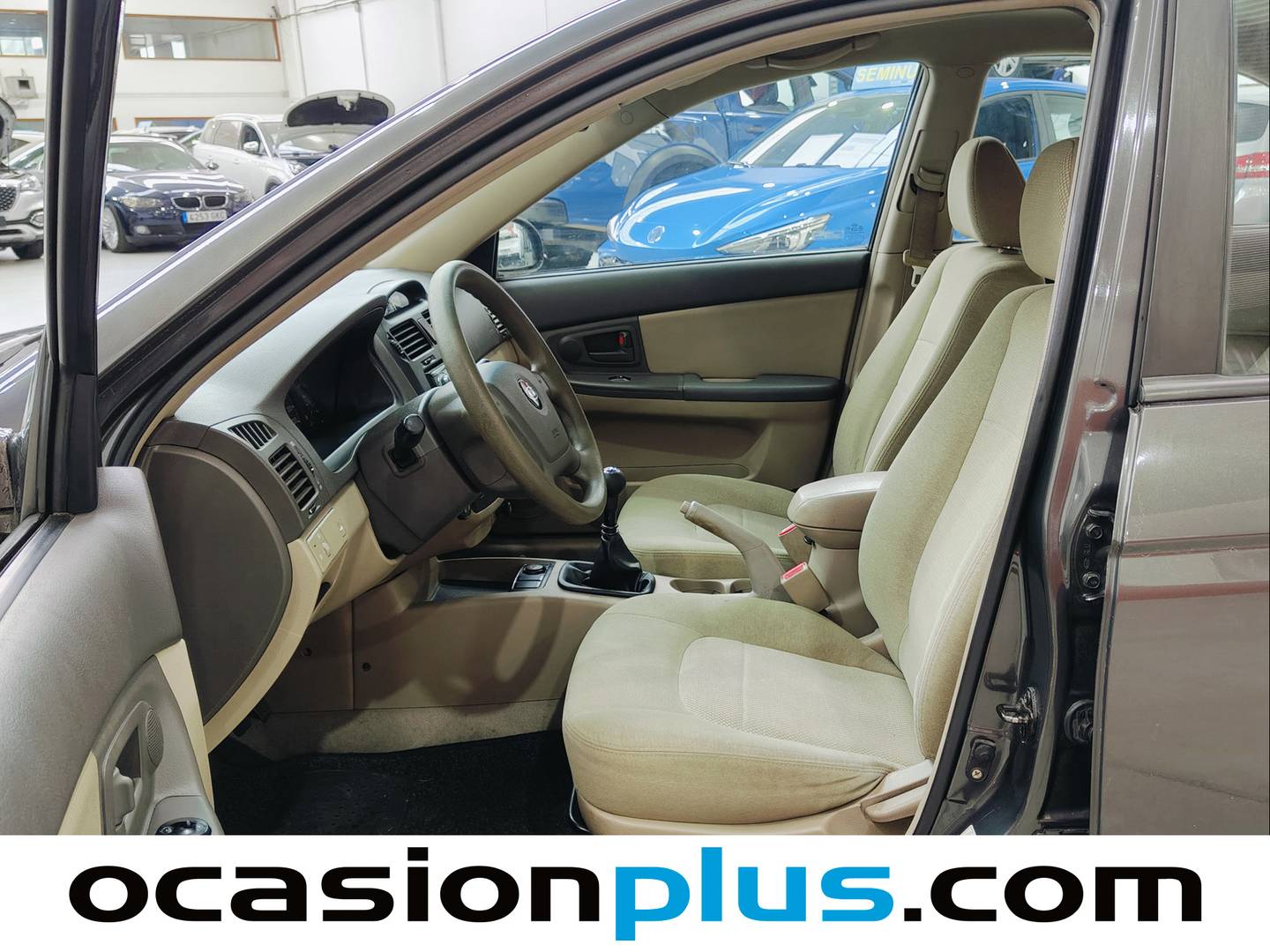 Foto asientos delanteros KIA Cerato KIA Cerato 1.6 DOHC LX (105 CV)