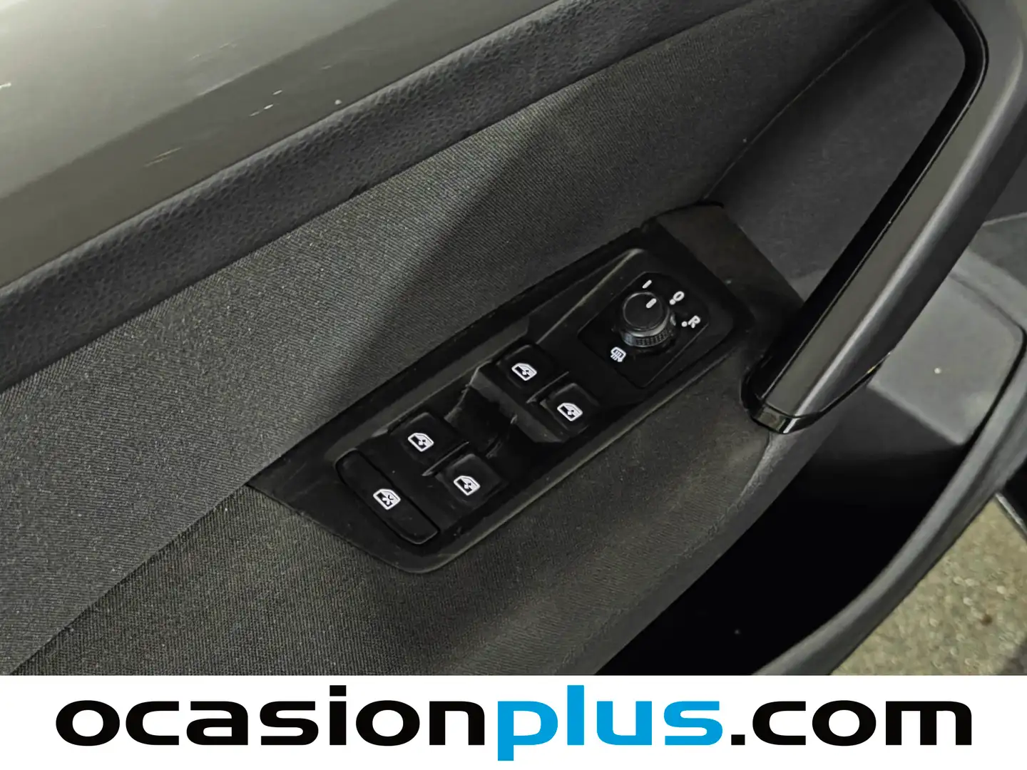 Foto Volkswagen Touran Volkswagen Touran Business 1.6 TDI (115 CV) DSG 7 Plazas