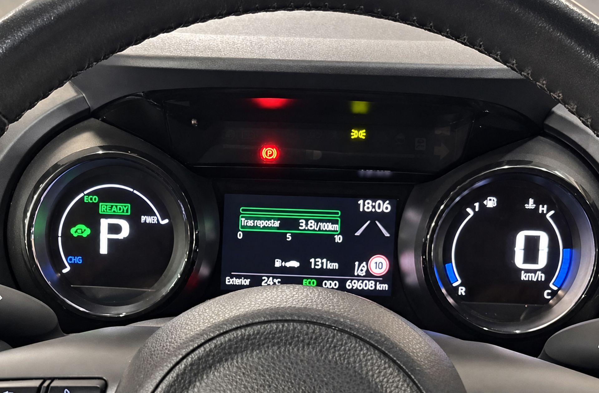 Toyota Yaris 120H Style - foto 22