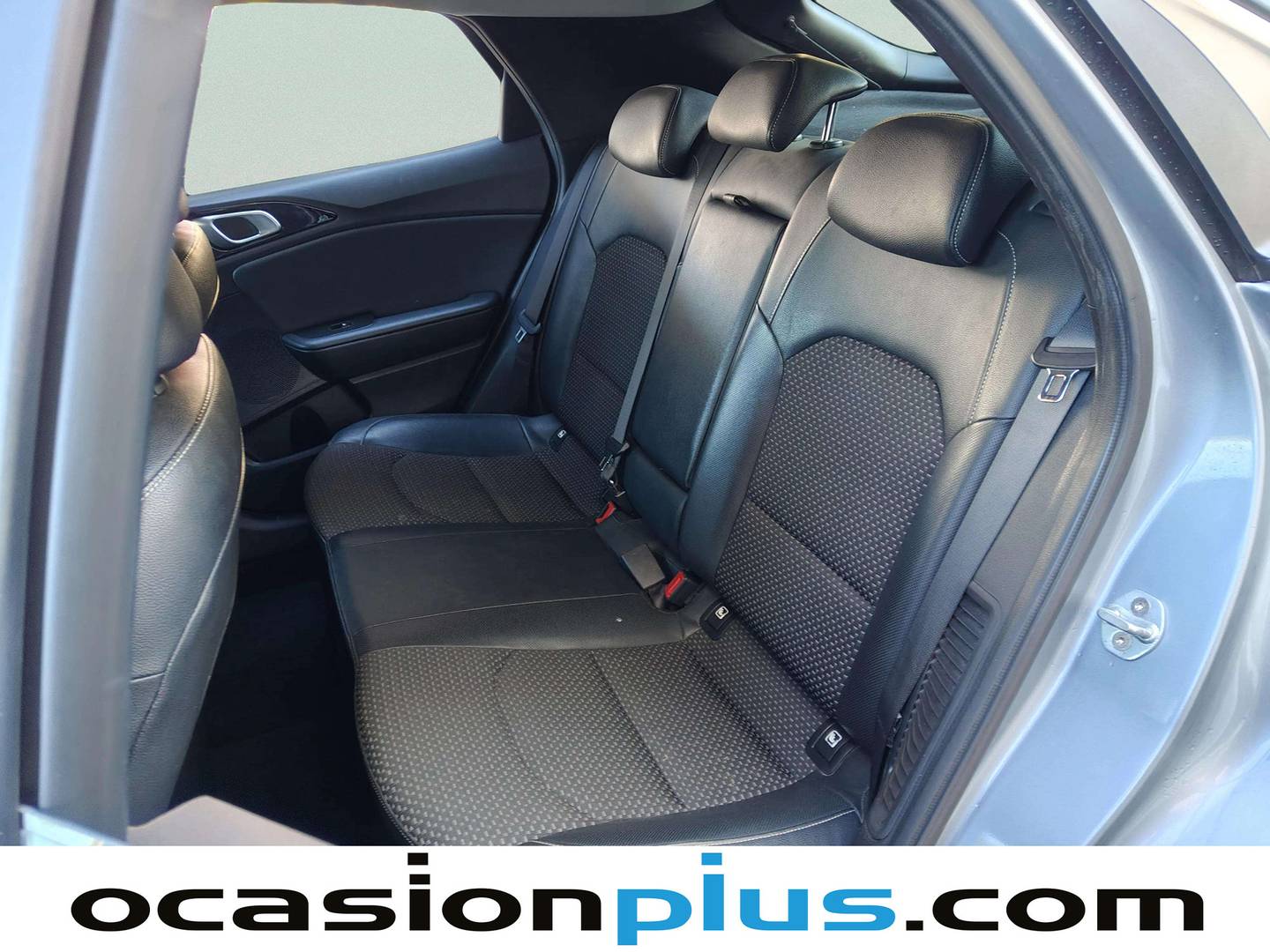 Foto asientos traseros KIA XCeed KIA XCeed 1.6 GDi PHEV eTech (141 CV)