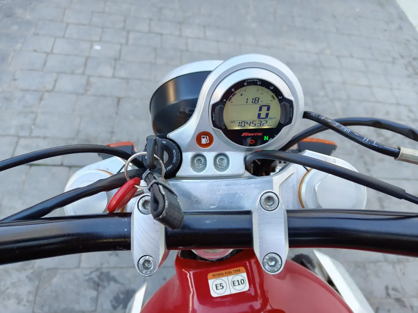 Foto Fantic Caballero Scrambler 500 Fantic Caballero Scrambler 500 500 (38 CV)