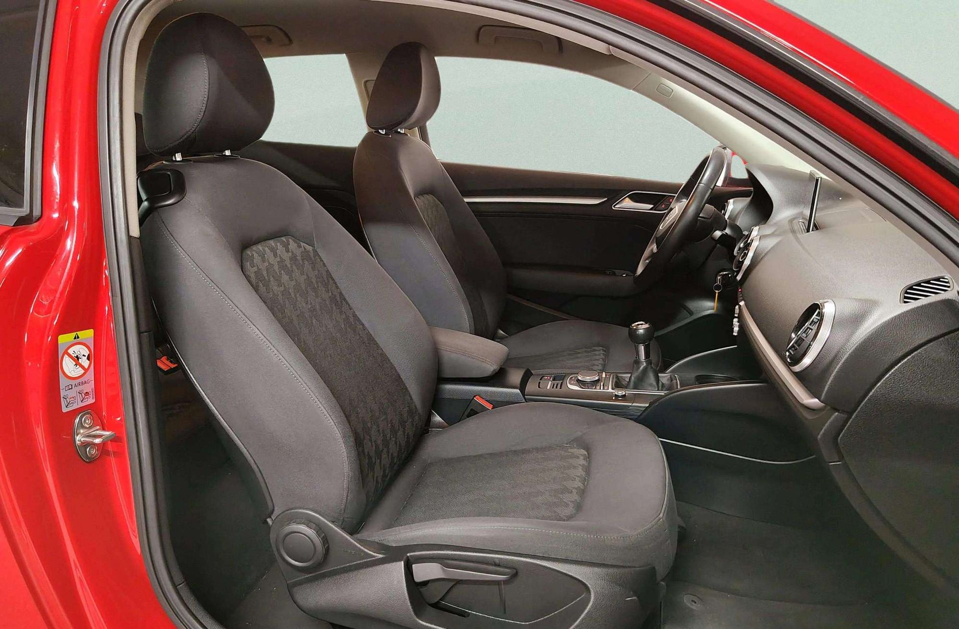 Audi A3 1.6 TDI Attraction edition - foto 16