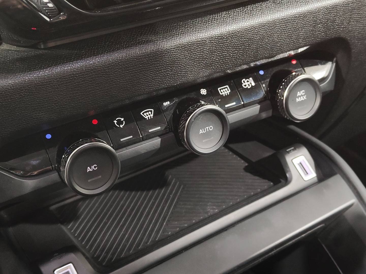 Foto Citroën C4 Citroen C4 BlueHDi 130 S&S Feel Pack EAT8 (130 CV)