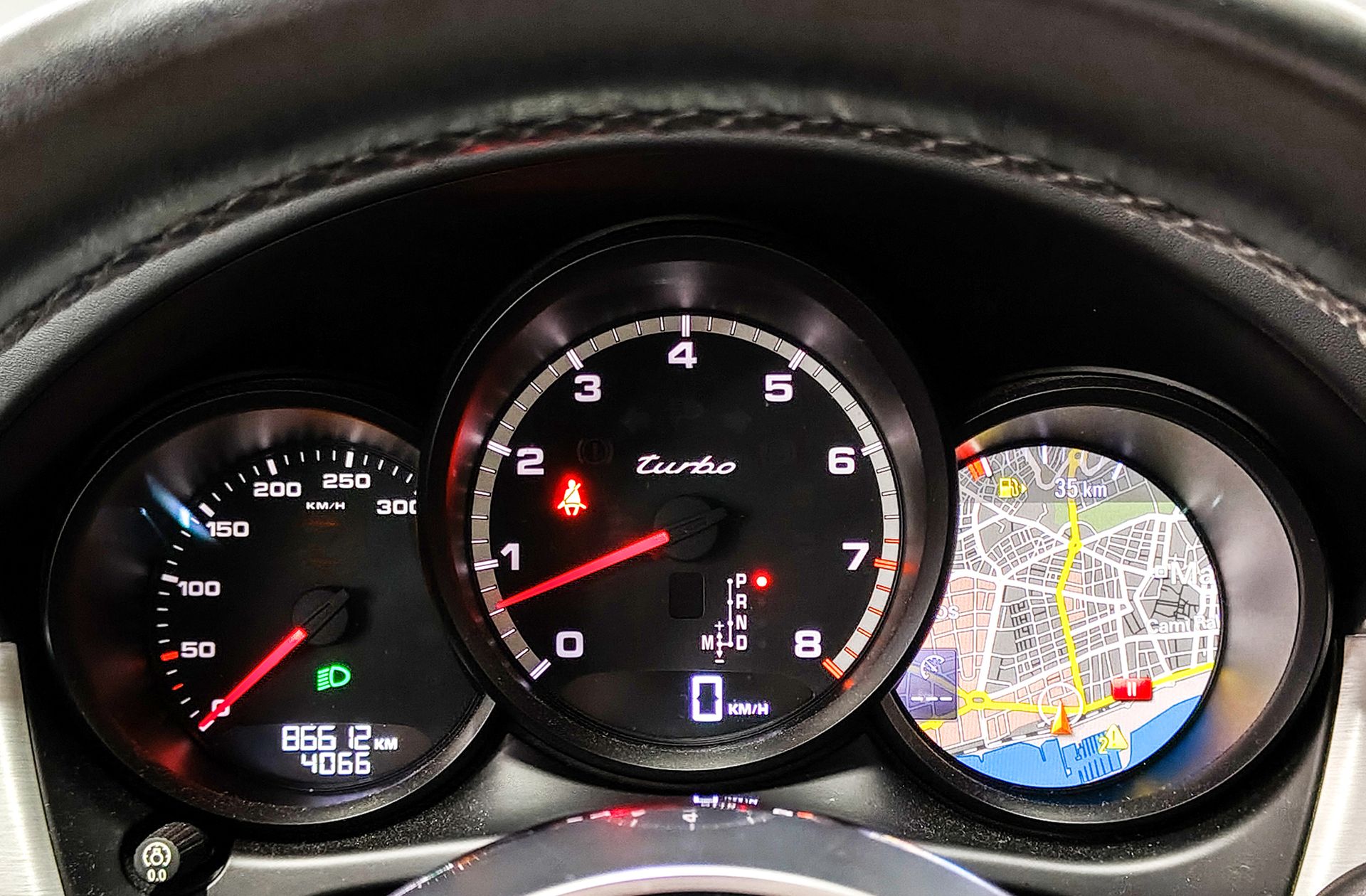 Porsche Macan Turbo - foto 37