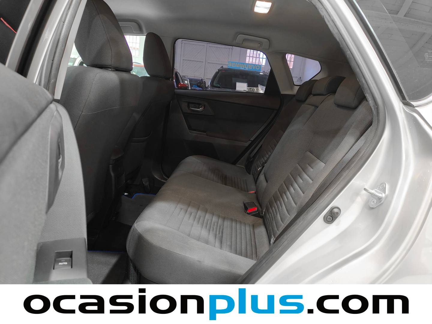 Foto asientos traseros Toyota Auris Toyota Auris 140H Hybrid Active (136 CV)