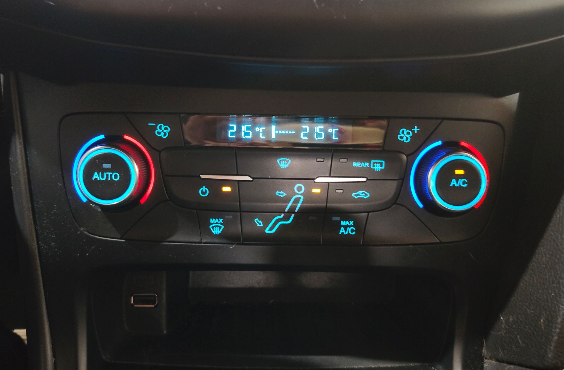 Ford Focus 1.0 EcoBoost ST-Line - foto 27