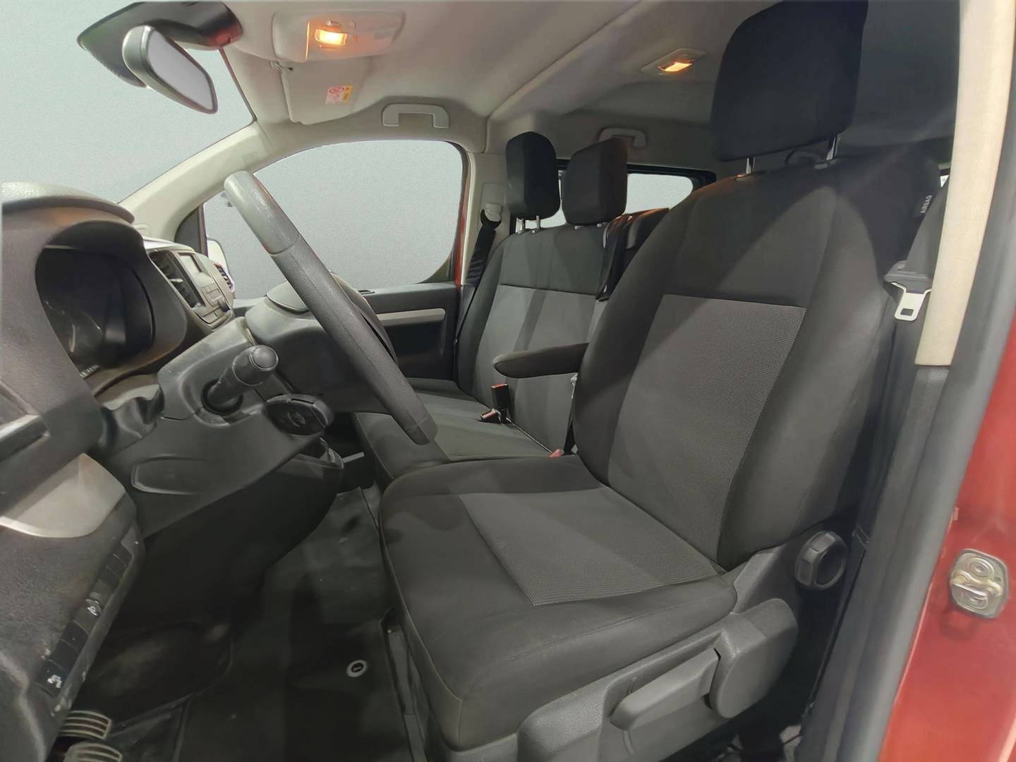 Foto asientos delanteros Toyota Proace Verso Toyota Proace Verso 1.5D VX Shuttle L1 (120 CV)