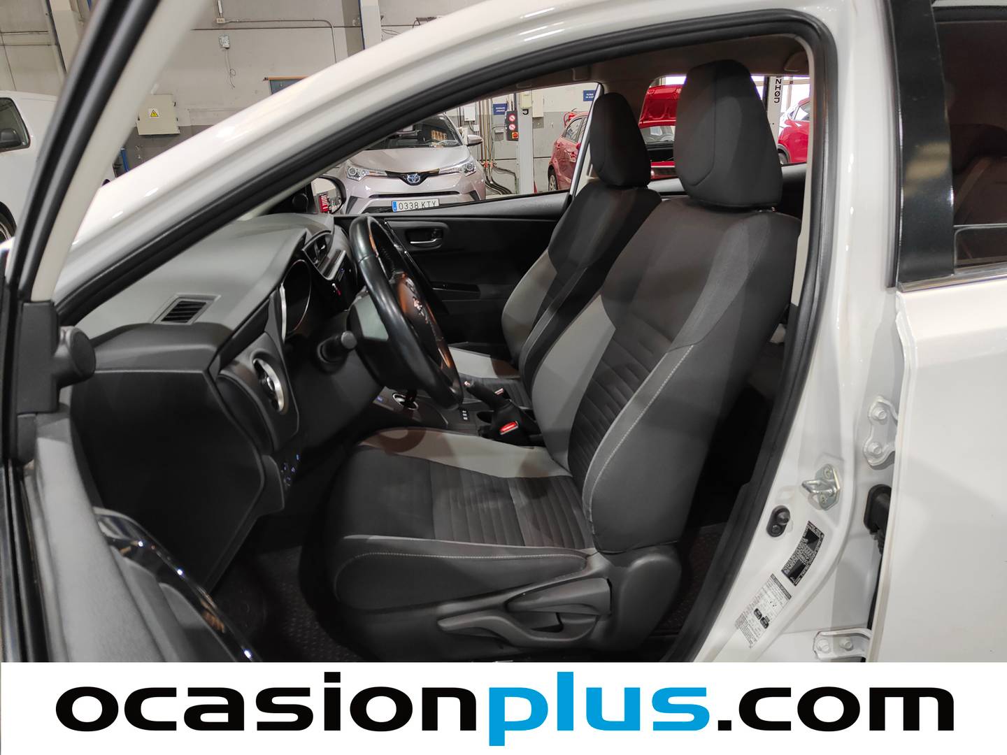 Foto asientos delanteros Toyota Auris Toyota Auris 1.8 Hybrid Active (136 CV)