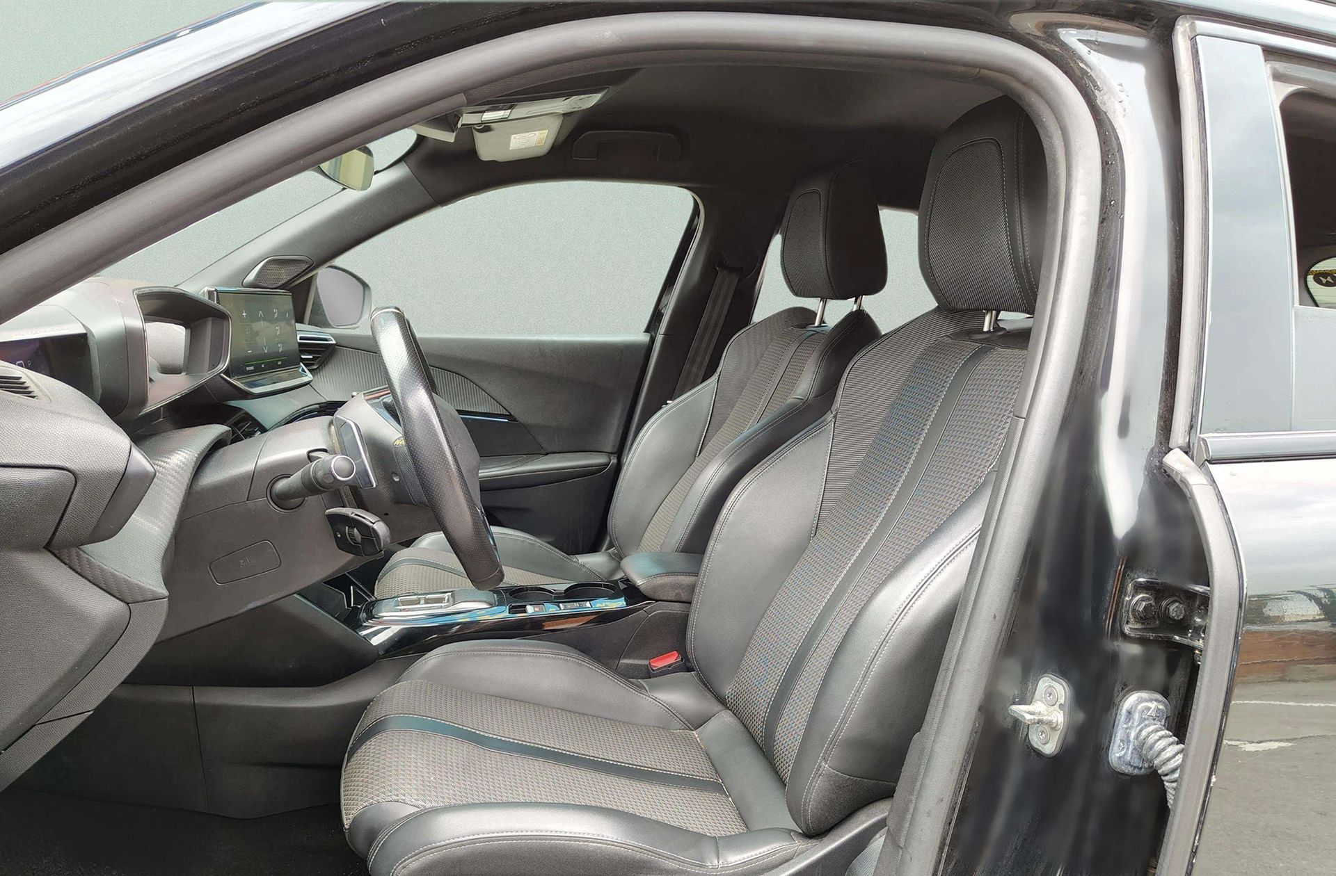 Peugeot 2008 PureTech 130 GT EAT8 - foto 13