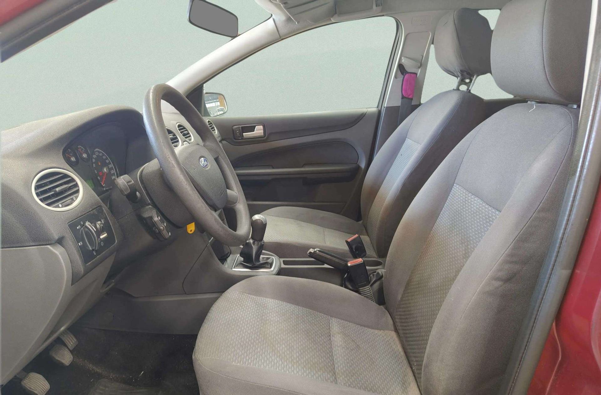 Ford Focus 1.6 Trend - foto 8