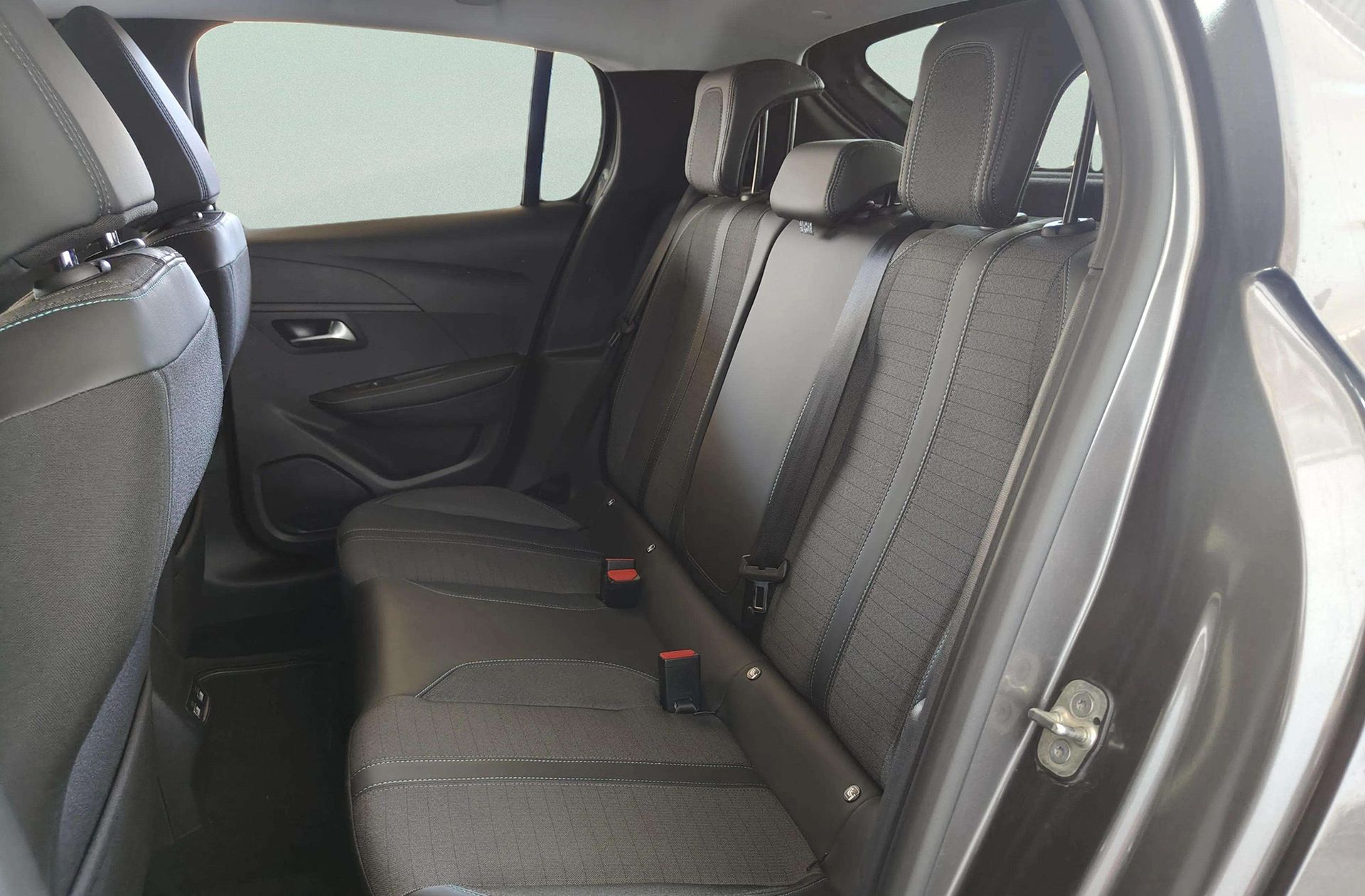 Peugeot 208 BlueHDi 100 Allure Pack - foto 11