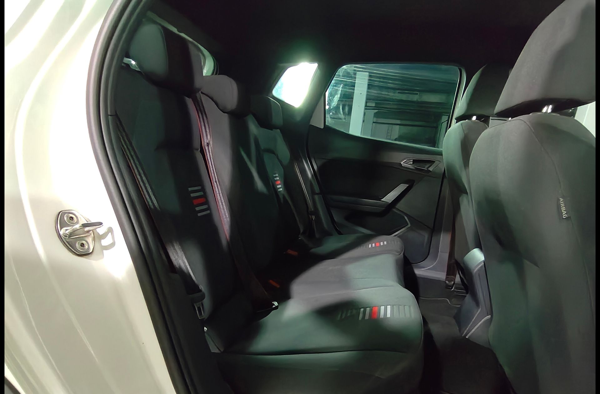 SEAT Arona 1.0 TSI Ecomotive FR Edition - foto 18