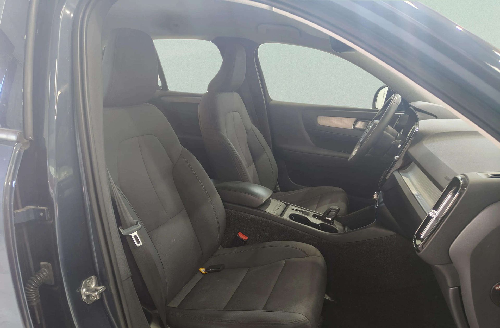 Volvo XC40 T2 Momentum Pro - foto 18