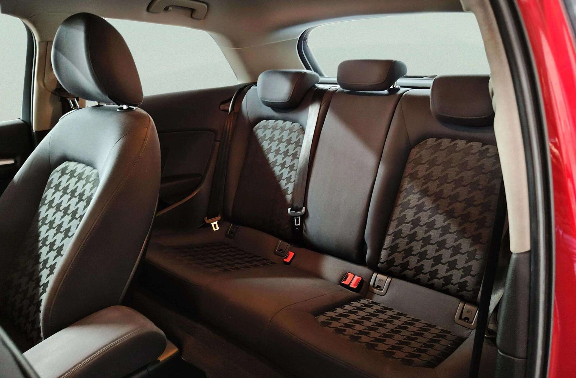 Audi A3 1.6 TDI Attraction edition - foto 11