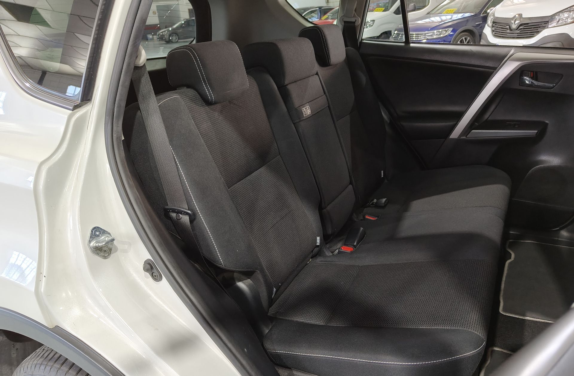 Toyota RAV4 2.5l hybrid Advance 2WD - foto 18