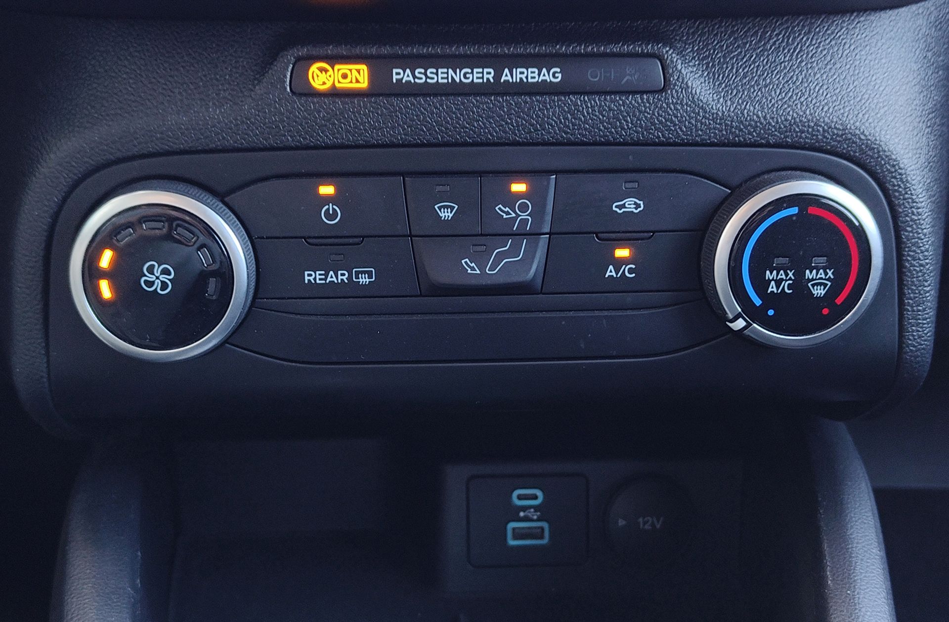 Ford Focus 1.5 EcoBlue Trend+ - foto 31