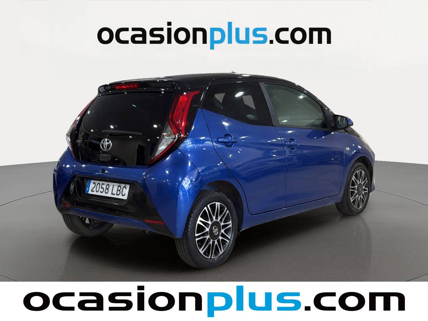 Foto trasera Toyota Aygo Toyota Aygo 1.0 x-clusiv (72 CV) izquierda