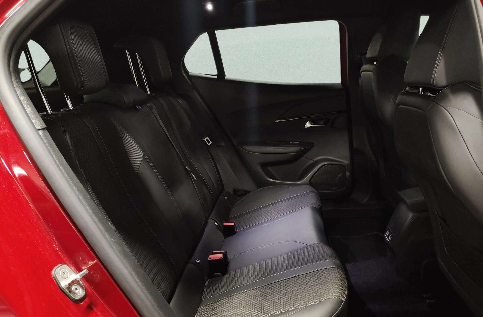Peugeot 2008 PureTech 130 GT - foto 21