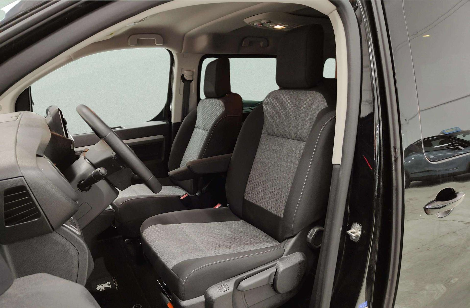 Peugeot Traveller BlueHDi 180 Business VIP Standard EAT8 - foto 13