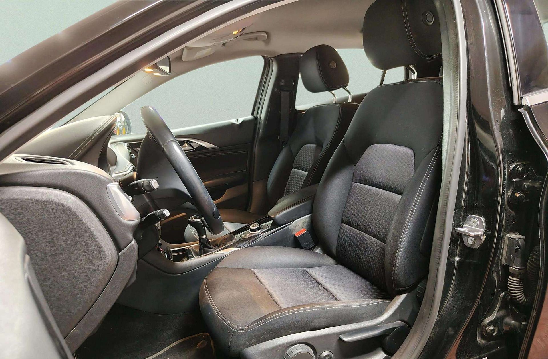 Infiniti Q30 1.6T Premium - foto 11