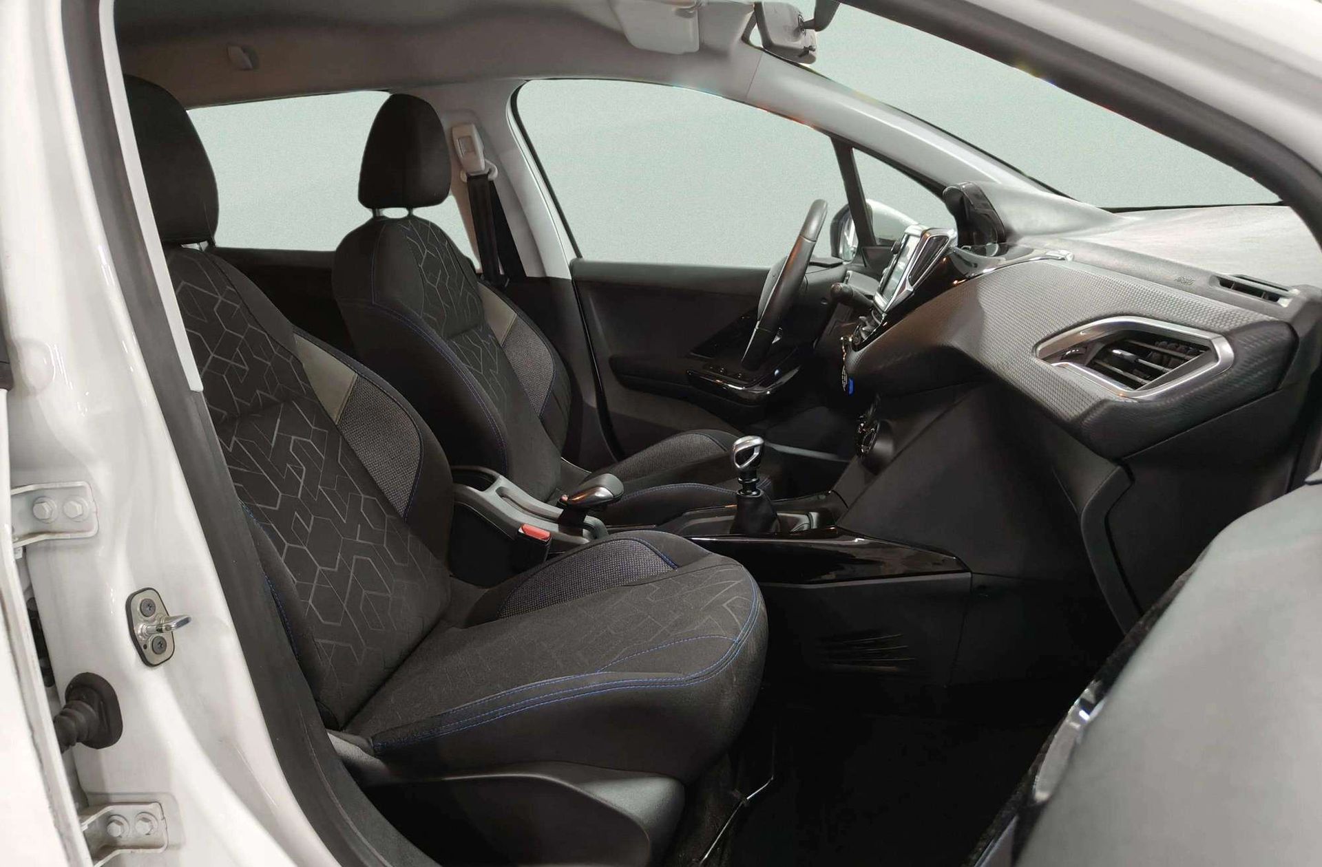 Peugeot 2008 PureTech 110 Signature - foto 18