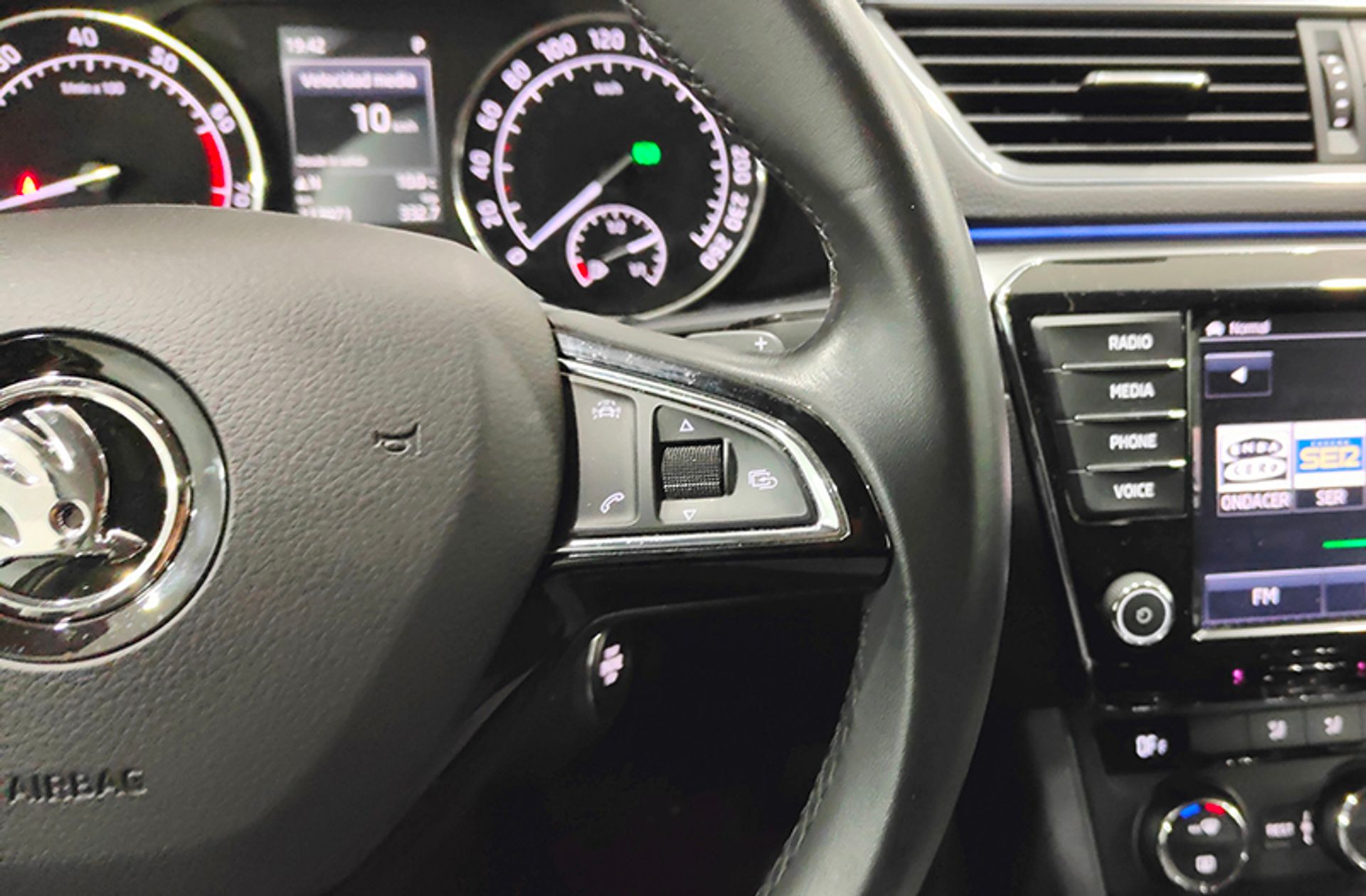 Škoda Superb 1.4 TSI Style DSG - foto 28