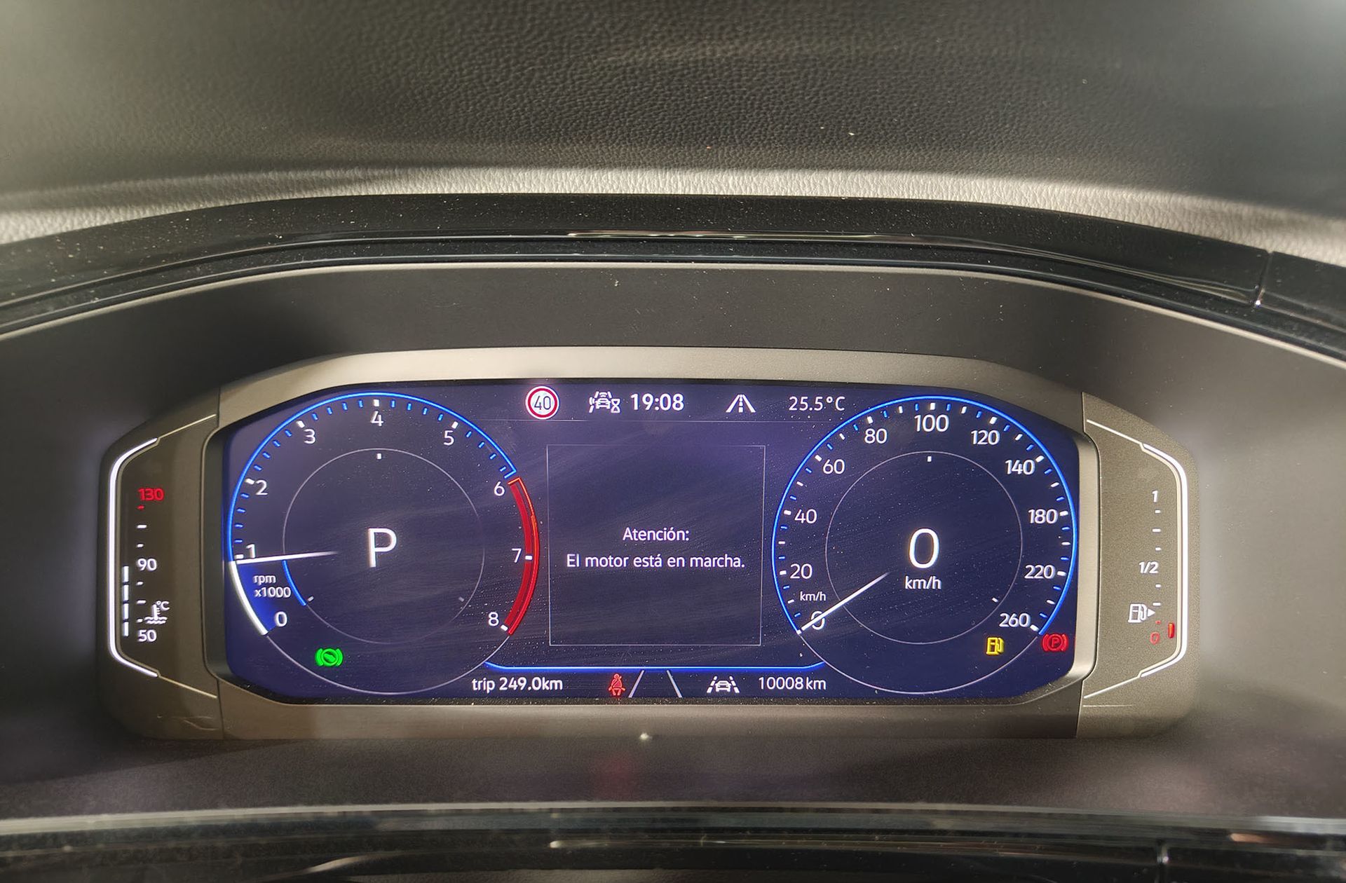 Volkswagen T-Roc Dark Line 1.5 TSI DSG - foto 25