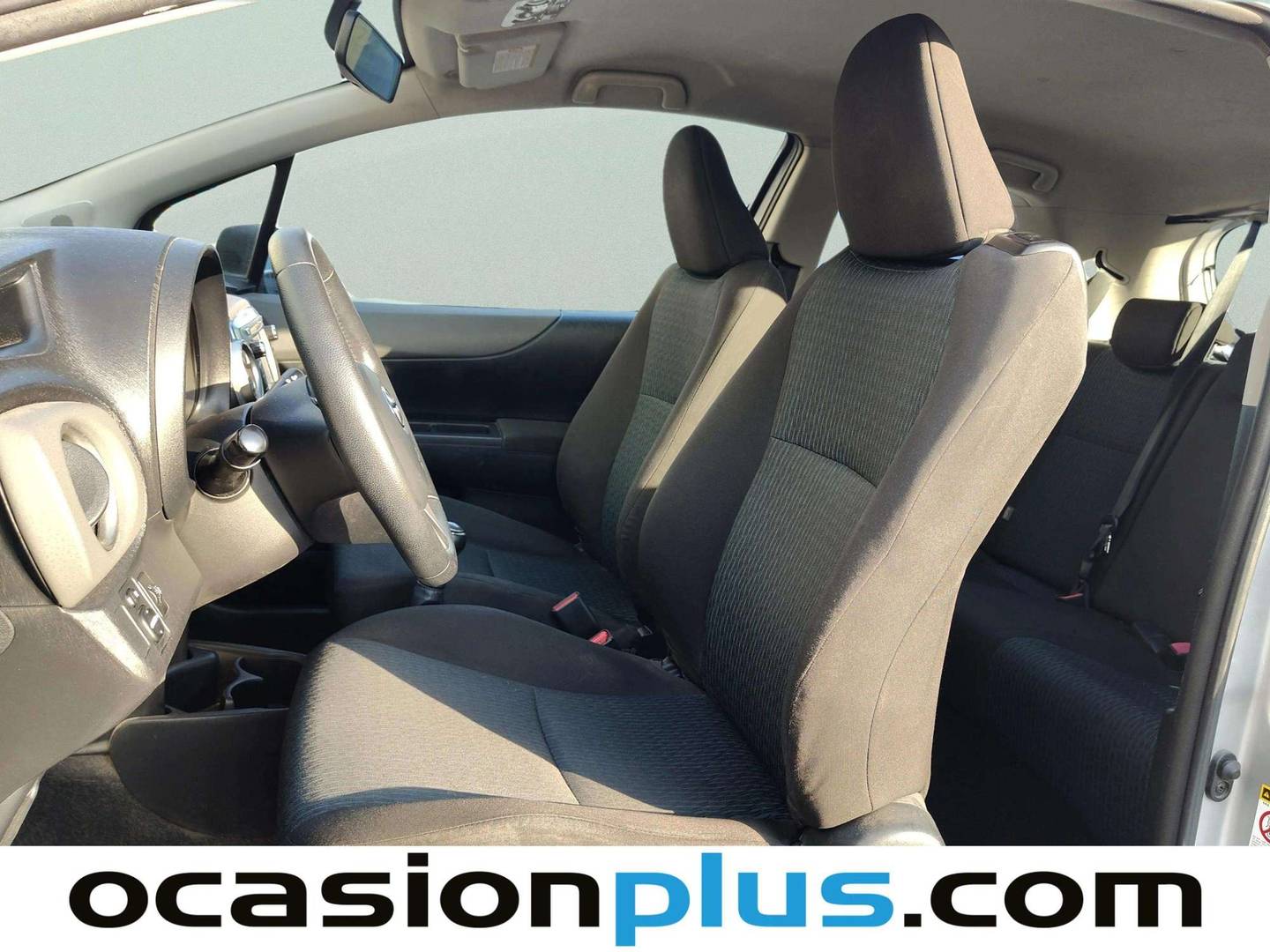 Foto asientos delanteros Toyota Yaris Toyota Yaris 1.3 Active (99 CV)