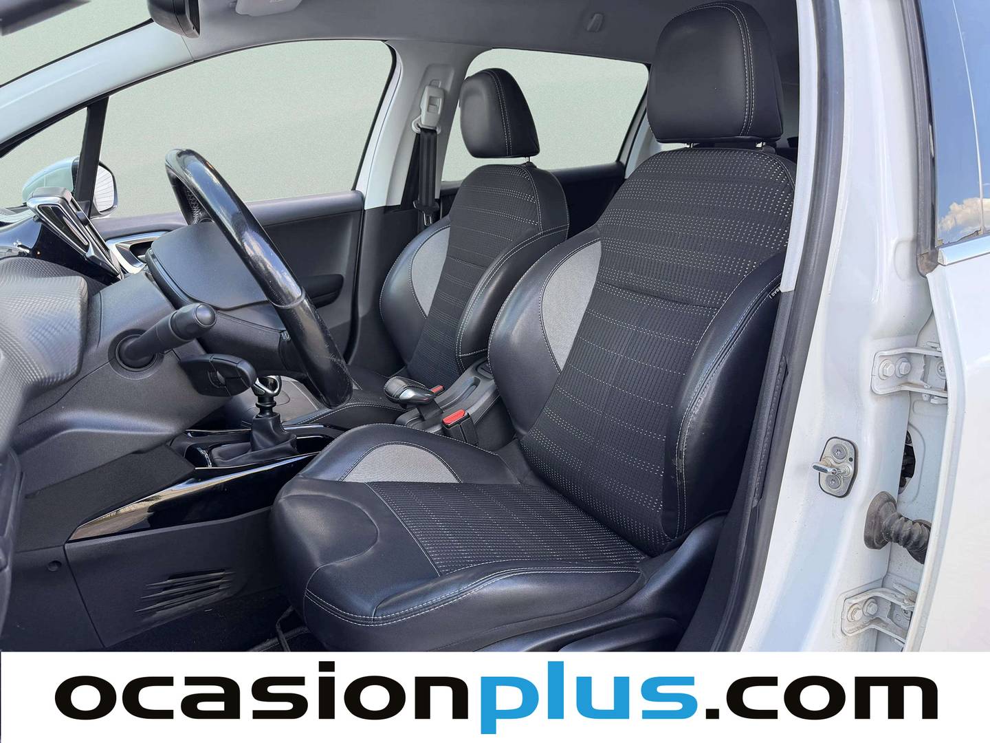 Foto asientos delanteros Peugeot 2008 Peugeot 2008 BlueHDi 120 S&S Allure (120 CV)