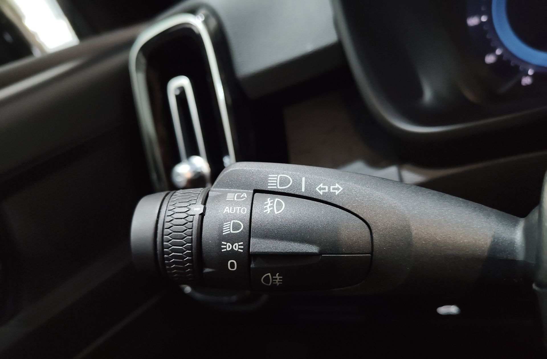 Volvo XC40 Recharge Plus - foto 25