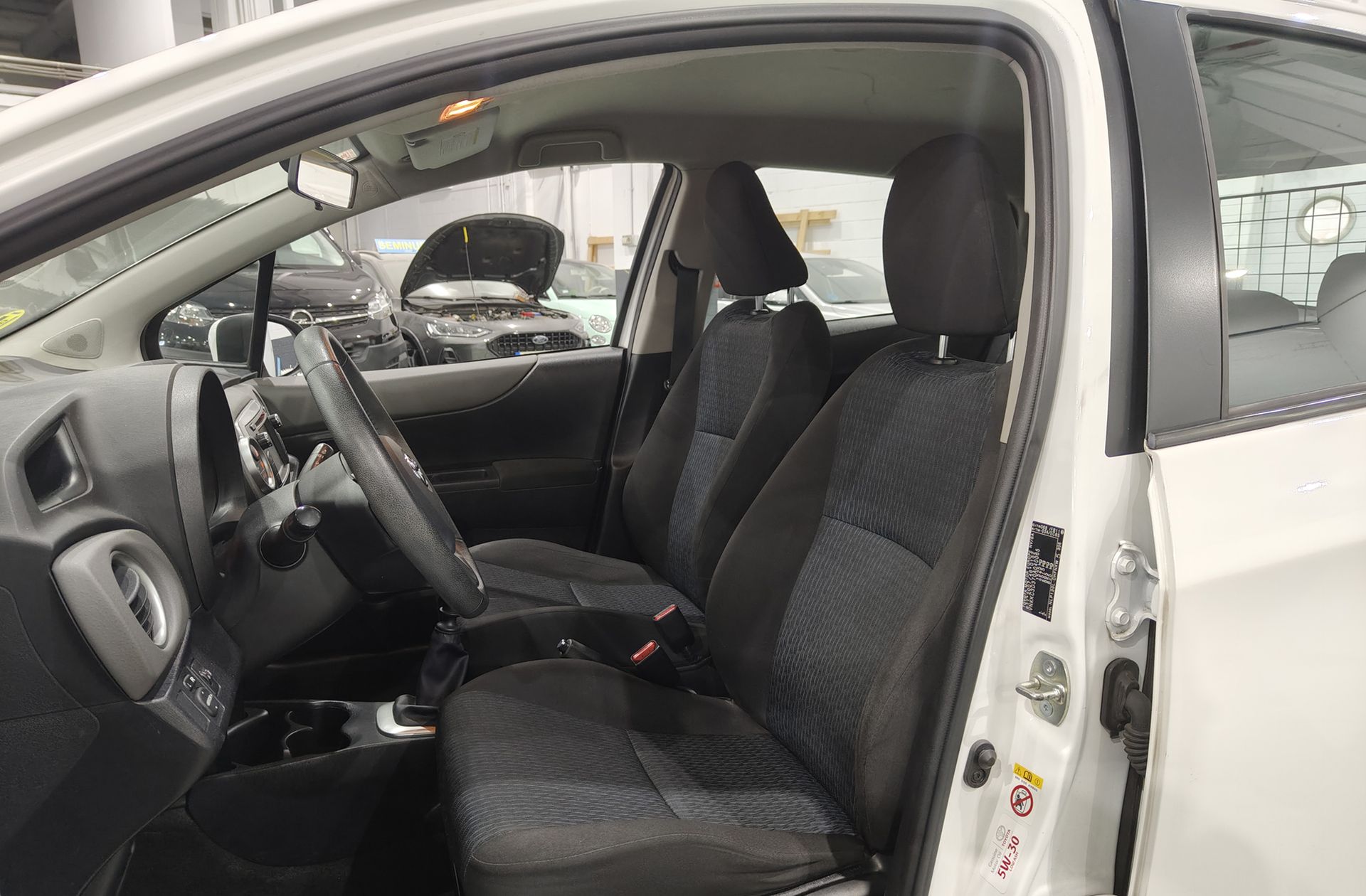 Toyota Yaris 90D Active - foto 9