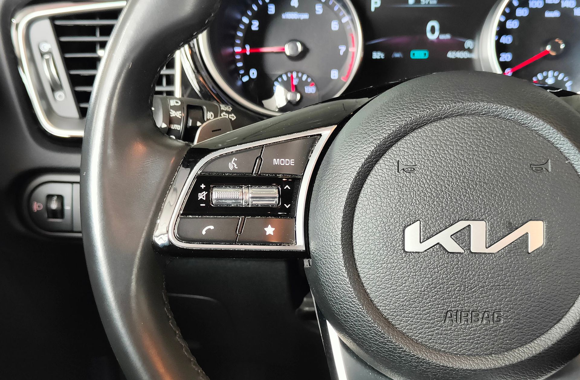 Kia Ceed 1.5 MHEV Tech DCT - foto 28