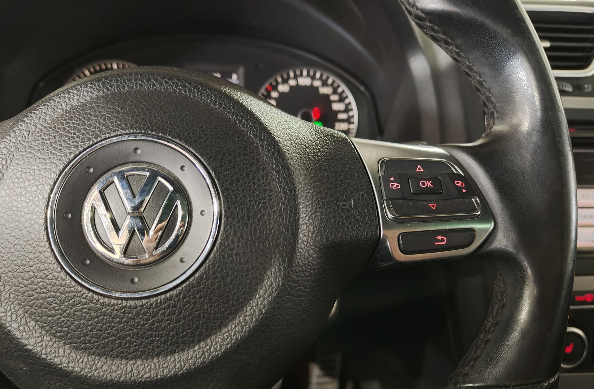 Volkswagen Scirocco 1.4 TSI DSG Pack R-Line - foto 24