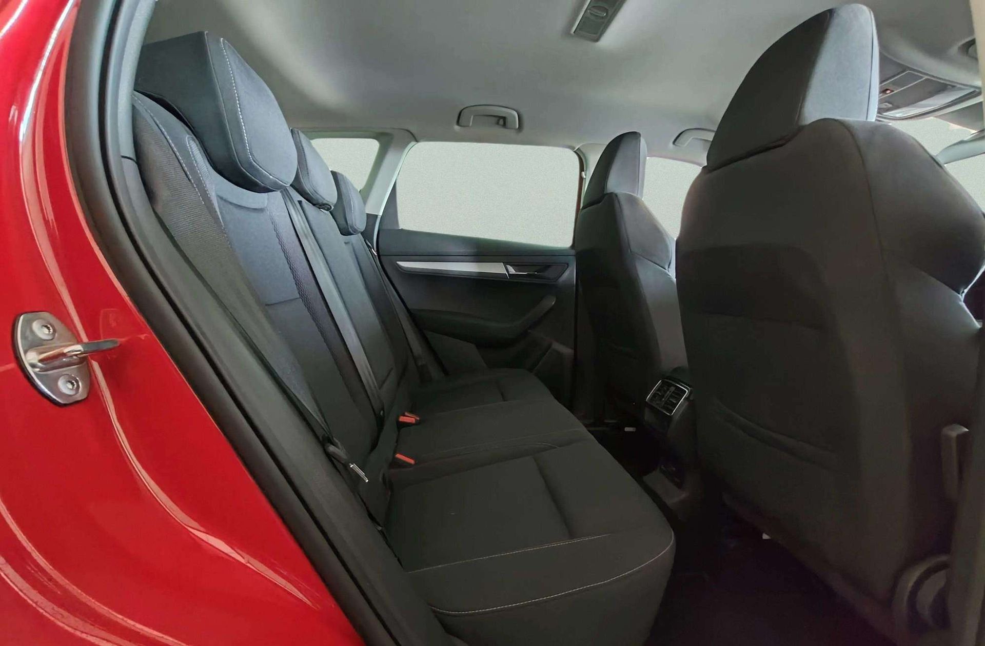 Škoda Karoq 2.0 TDI Selection - foto 19