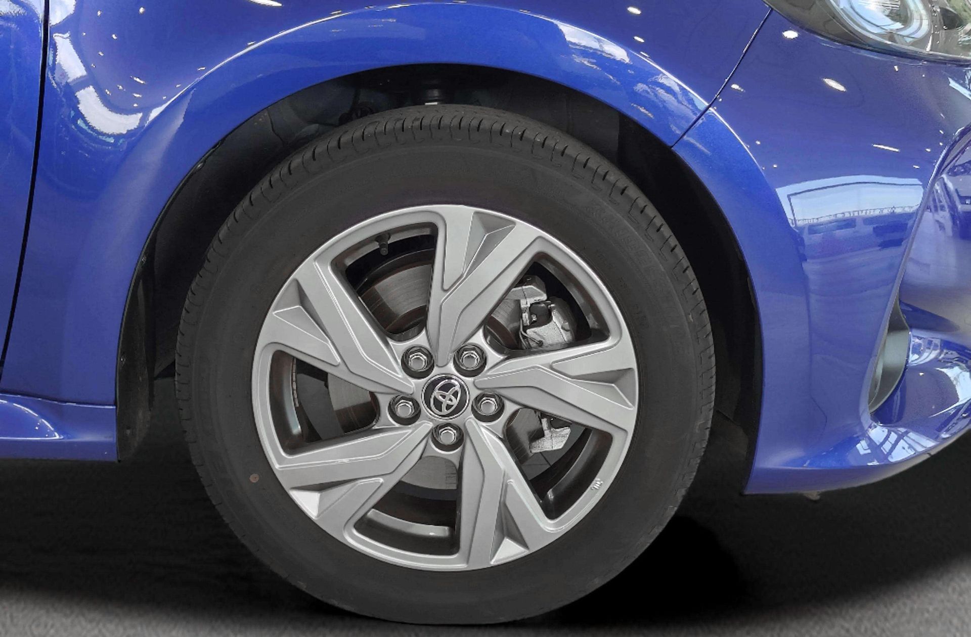 Toyota Yaris 120H Active Plus - foto 30